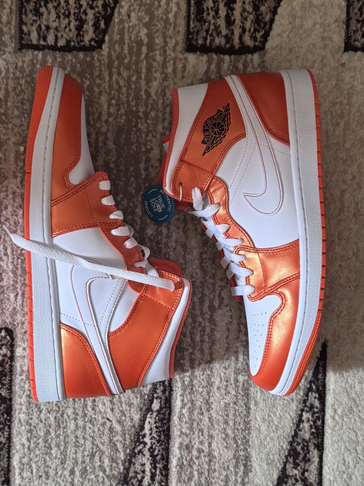 Jordan Brand Air Jordan 1 MID SE Electric Orange Size US 11.5 / EU 44-45 - 2 Thumbnail