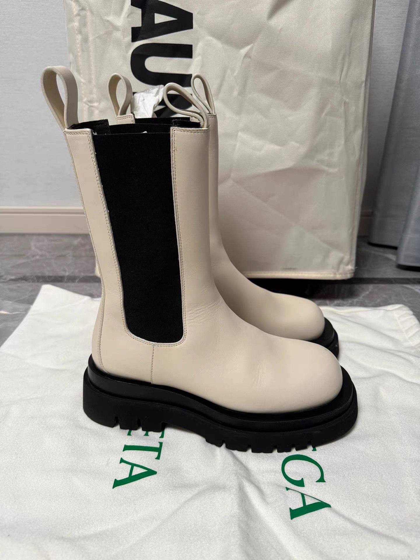 Bottega Veneta Bottega Veneta White & Black Platform Chelsea Boots K6 Size US 6 / IT 36 - 4 Thumbnail