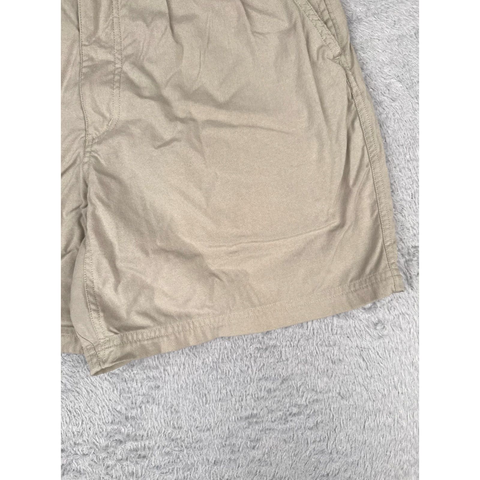 The North Face VINTAGE The North Face Shorts Men 34 Beige 100% Nylon Zip Pocket Pleated Hike 7" Size US 34 / EU 50 - 2 Thumbnail