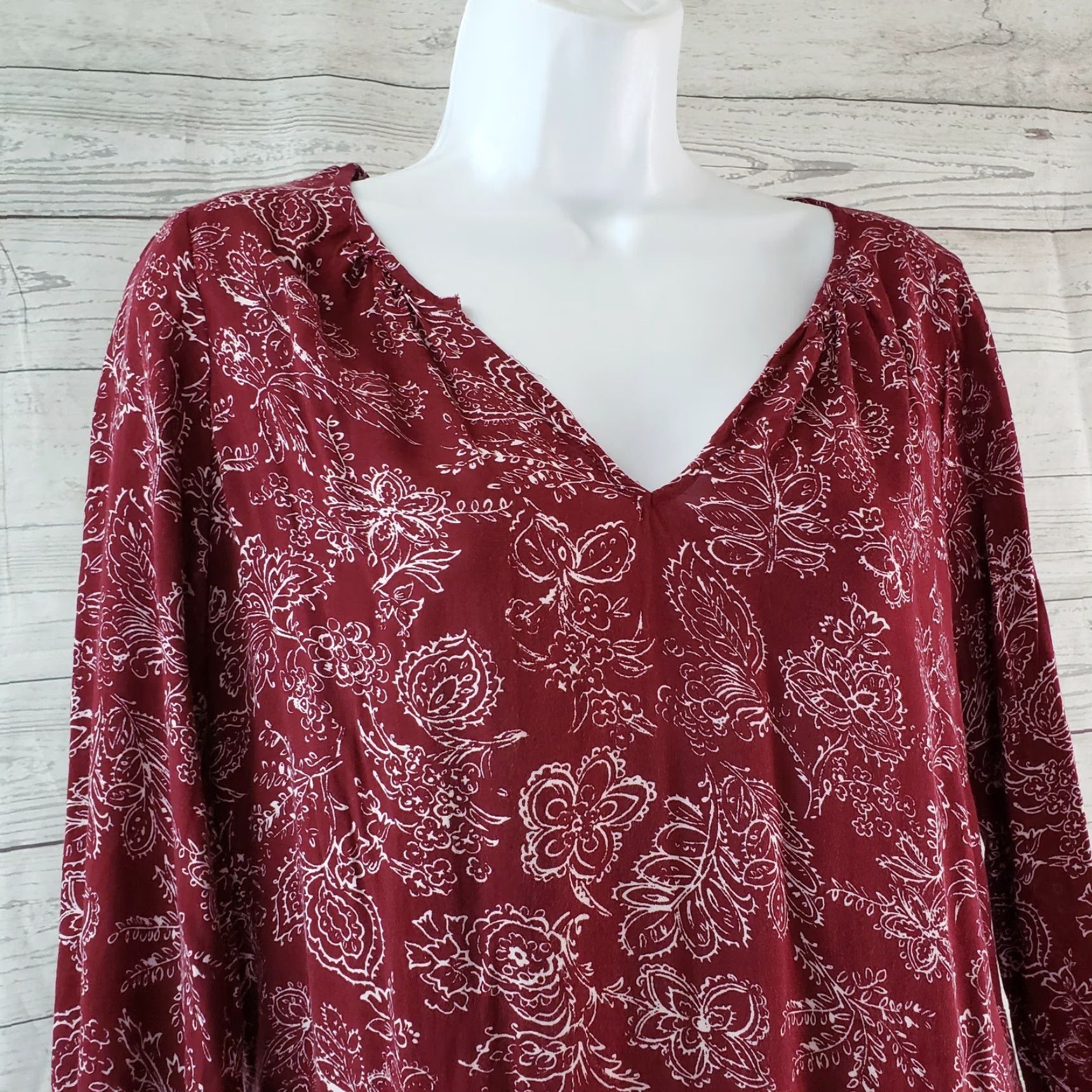 Old Navy Old Navy Womens Top Small Red White Floral Long Sleeve Rayon Blouse Shirt Womens XS? Size S / US 4 / IT 40 - 2 Thumbnail