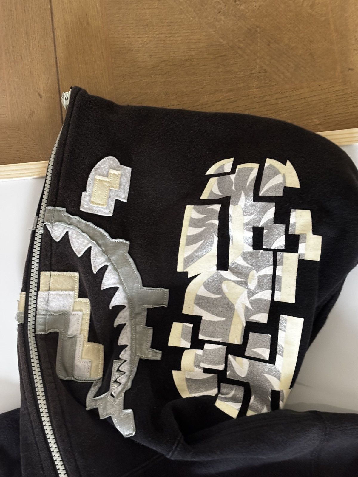 Bape Auth ale bape glow in the dark shark full zip hoodie M used Size US M / EU 48-50 / 2 - 4 Thumbnail