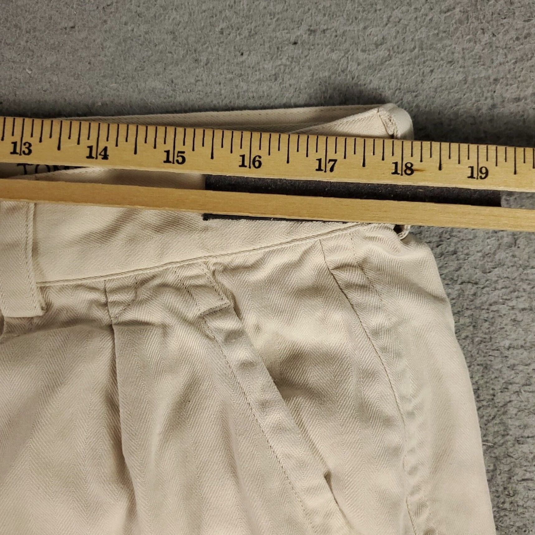 Tommy Bahama VINTAGE Tommy Bahama Shorts Men Size 38 Beige Silk Pleated Chino Casual Dress Seasonal Size US 38 / EU 54 - 4 Thumbnail