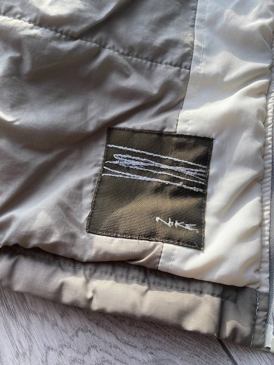 Nike Vintage Nike Swoosh Sand Puffer Jacket Y2K L Size US L / EU 52-54 / 3 - 6 Thumbnail