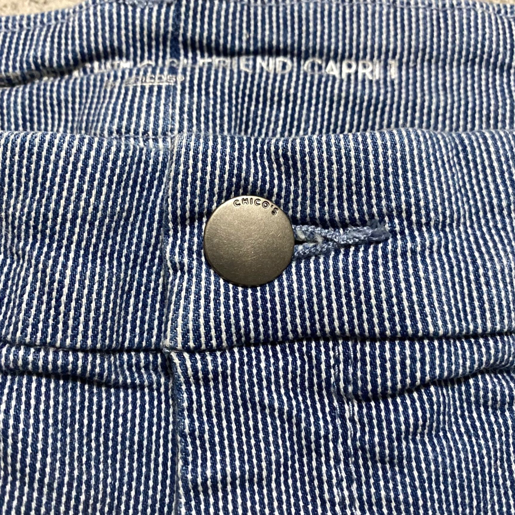 Vintage Chico's Womens Pants Blue Striped Capri High Rise Straight M Adults 29 In Waist Cotton Spandex Comfortable Pockets Casual 20.5 In Inseam Size 29" - 4 Thumbnail
