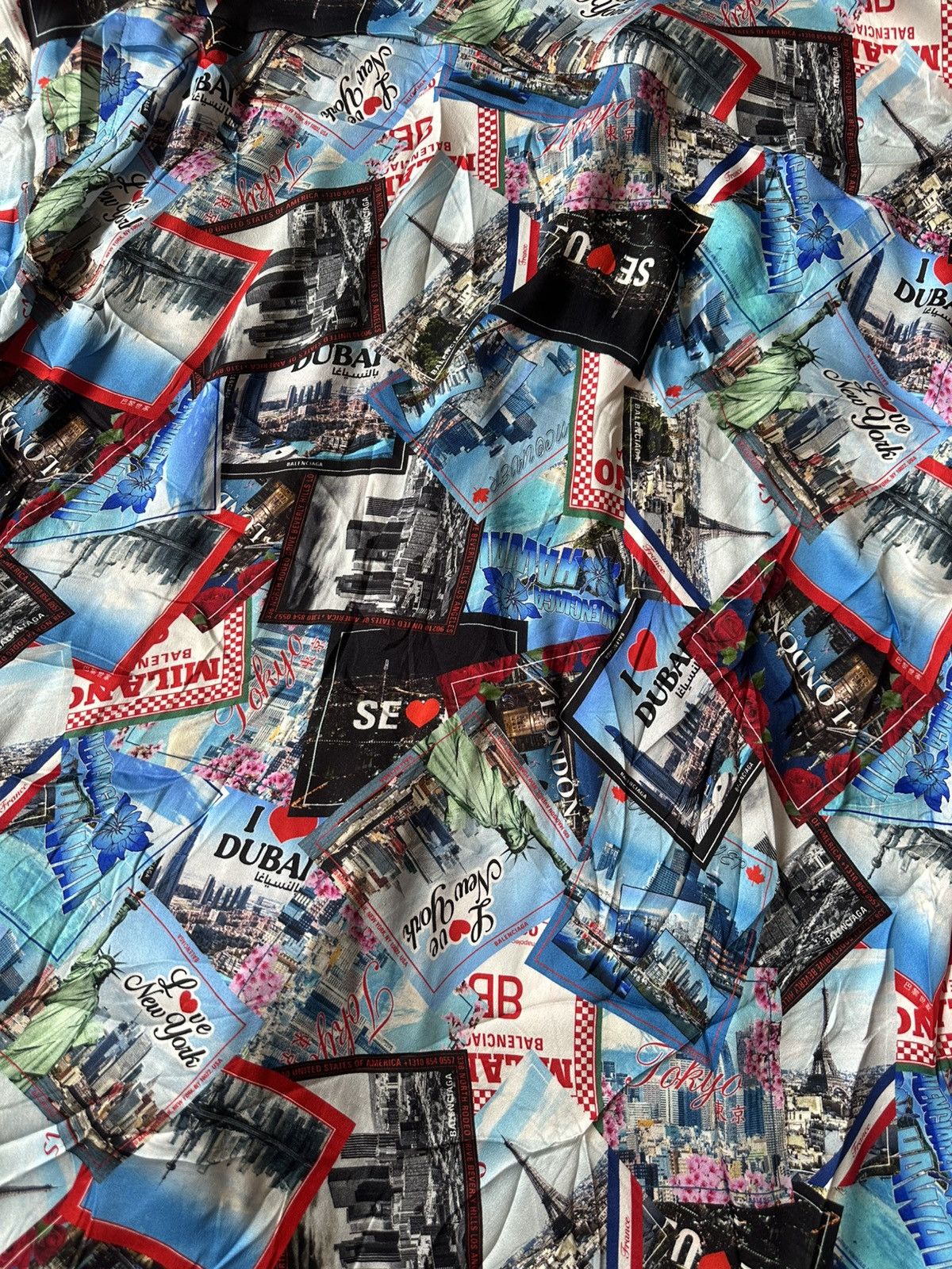 Balenciaga balenciaga silk tourist shirt Size US M / EU 48-50 / 2 - 11 Thumbnail
