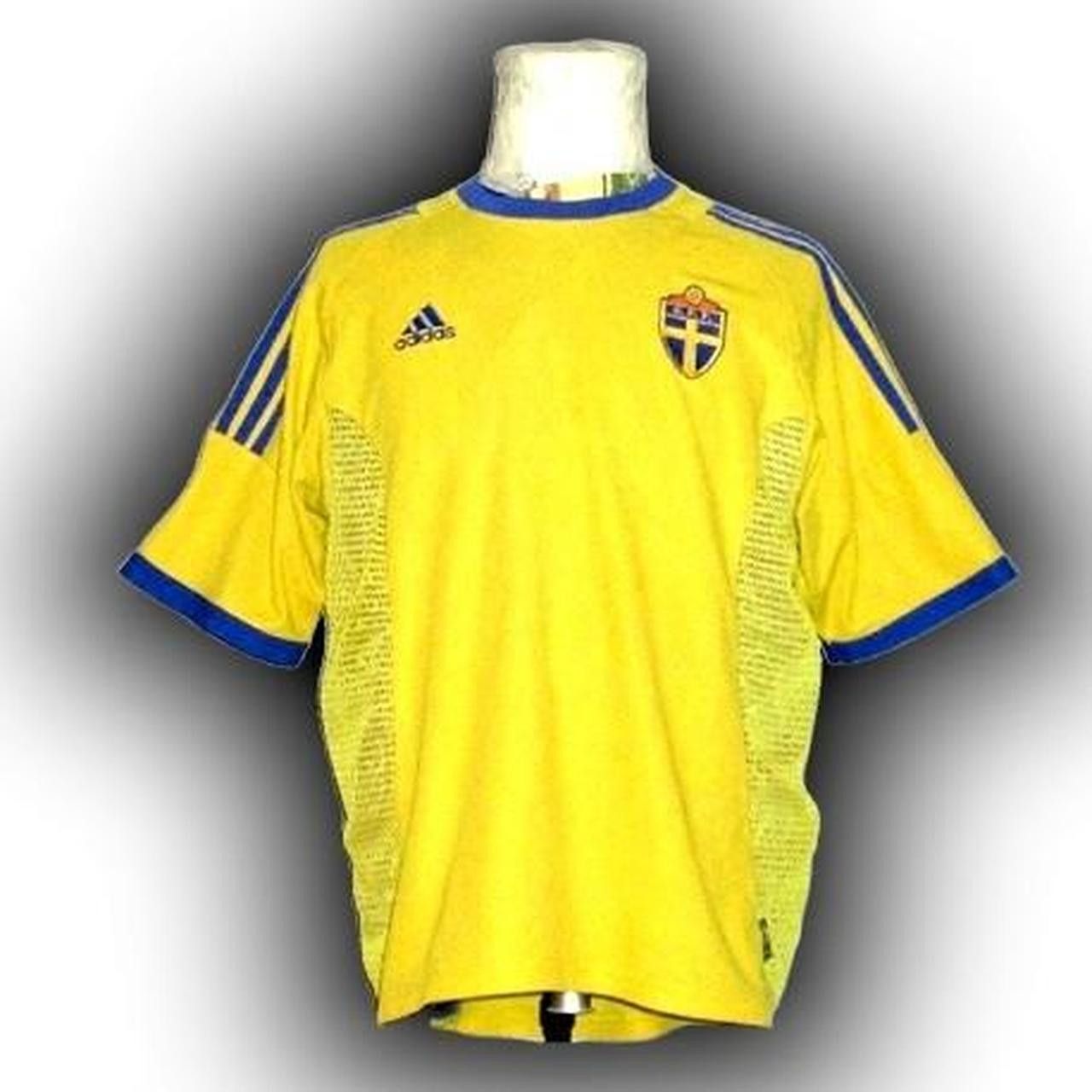 Adidas Sweden 2002 2002 Home Shirt Jersey Size US L / EU 52-54 / 3 - 1 Thumbnail