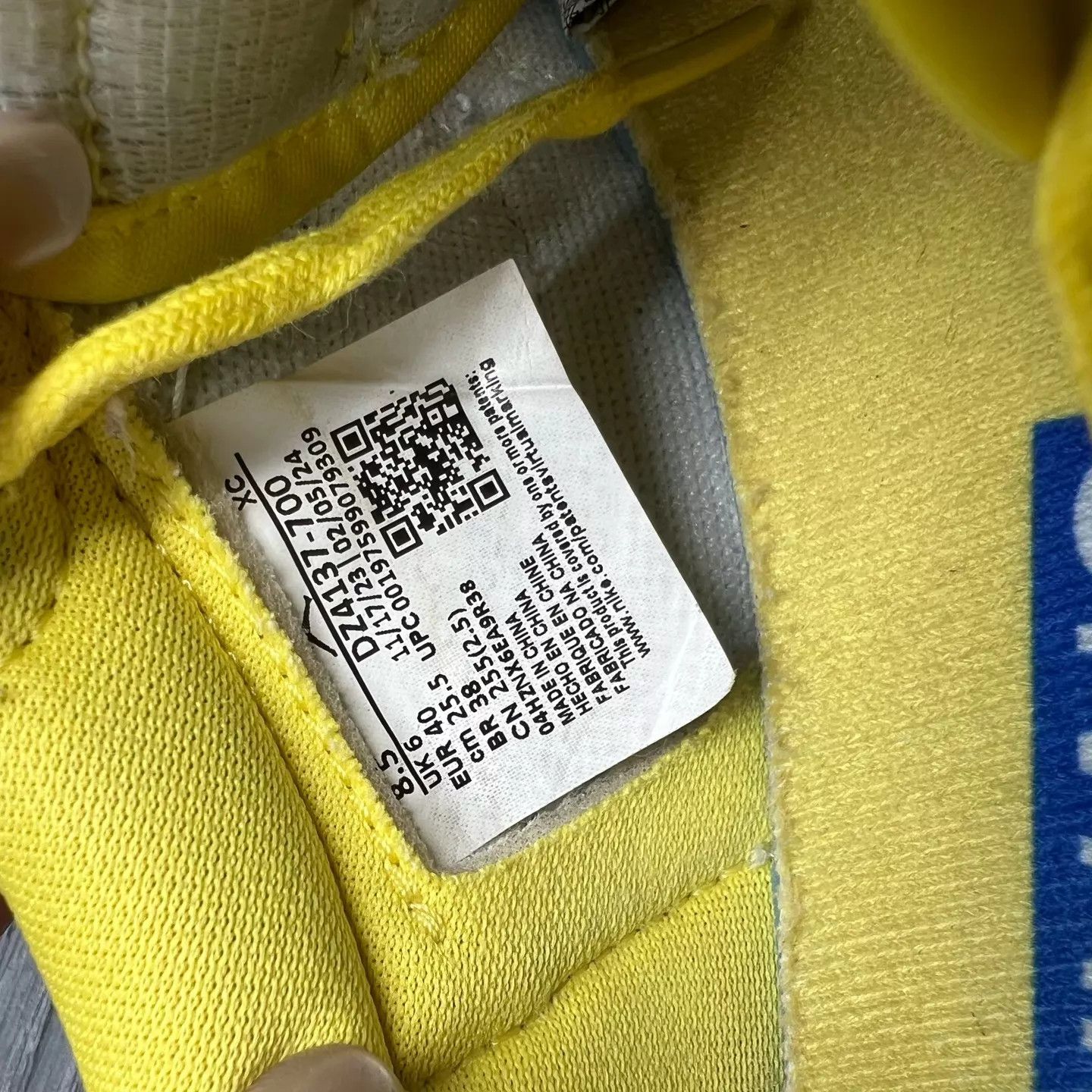 Nike AJ1 Low Yellow Barb 7.0 40 New With Box Size US 7 / EU 40 - 4 Thumbnail
