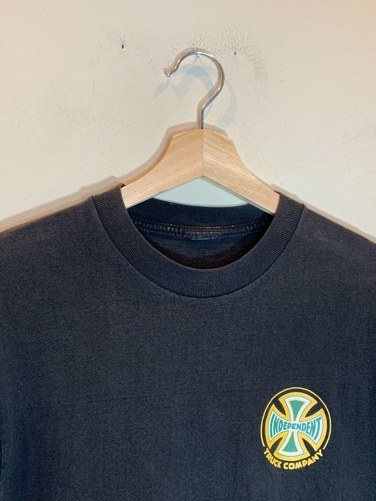Independent Truck Co. *RARE* Vintage Independent Truck Co Cross Skate Art T-Shirt Size US S / EU 44-46 / 1 - 4 Thumbnail