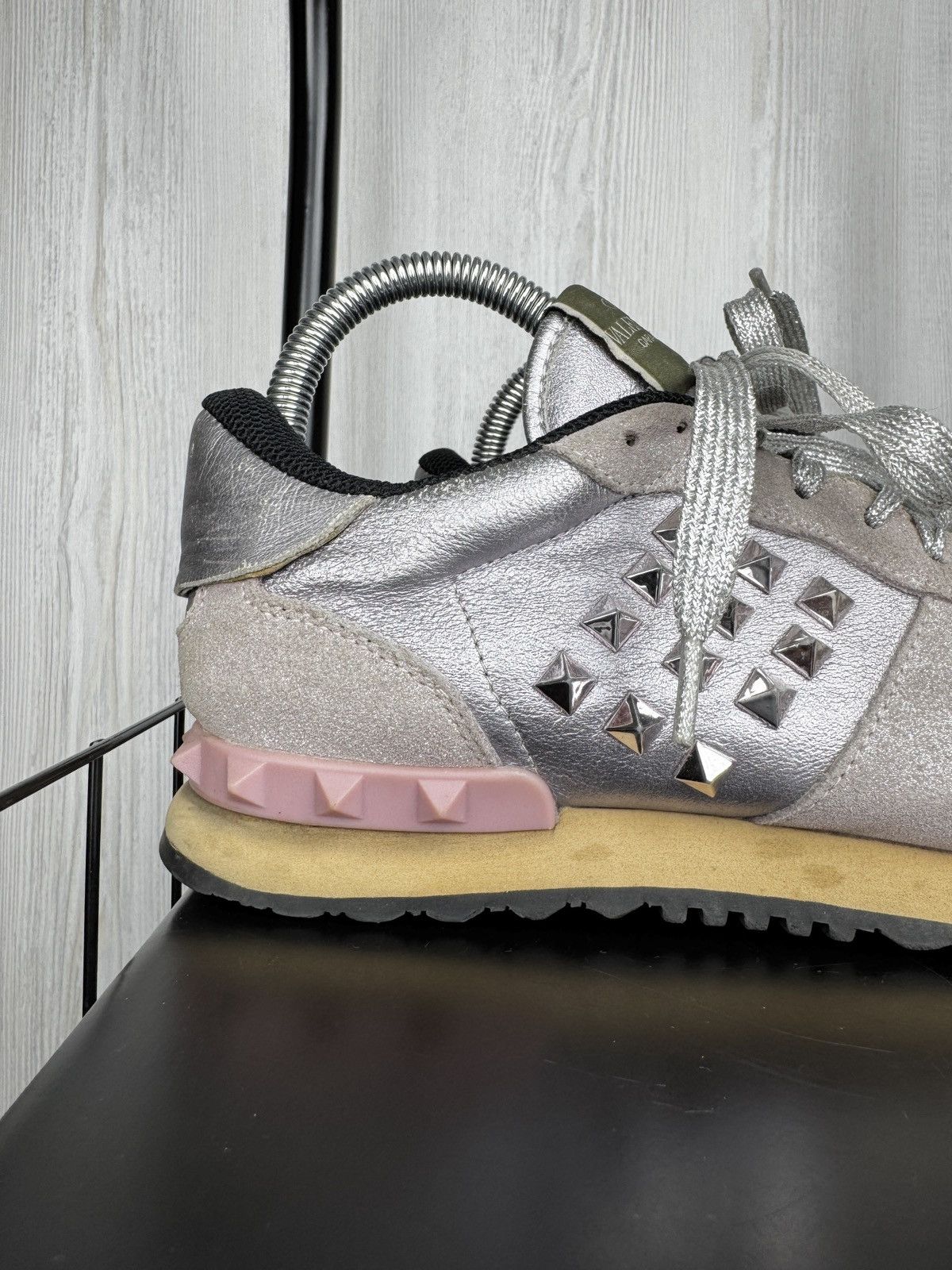 Valentino Valentino Garavani Rockstud grey/silver/pink lowtop sneakers Size US 8 / IT 38 - 4 Thumbnail