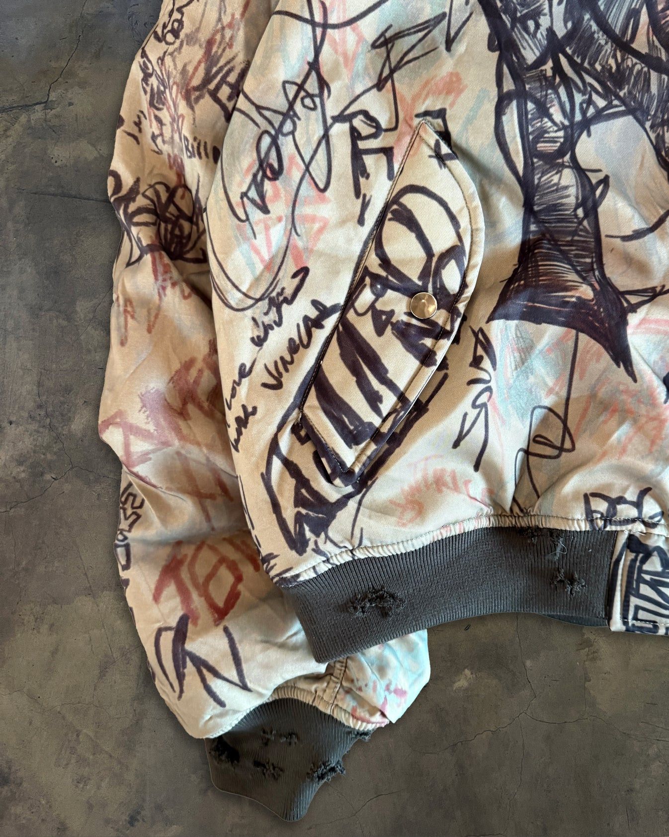 Mowalola MOWALOLA GRAFFITI REVERSIBLE BOMBER L Size US L / EU 52-54 / 3 - 5 Thumbnail