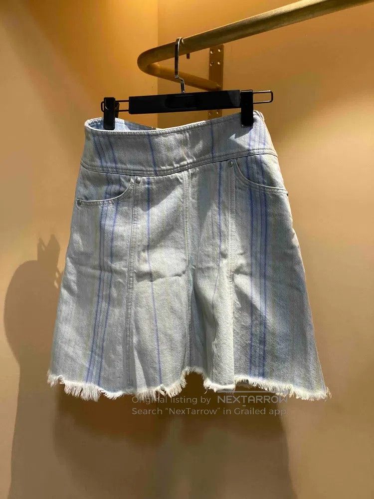 Chanel Chanel 18s light blue vertical denim skirt Size 24" / US 00 / IT 34 - 1 Thumbnail