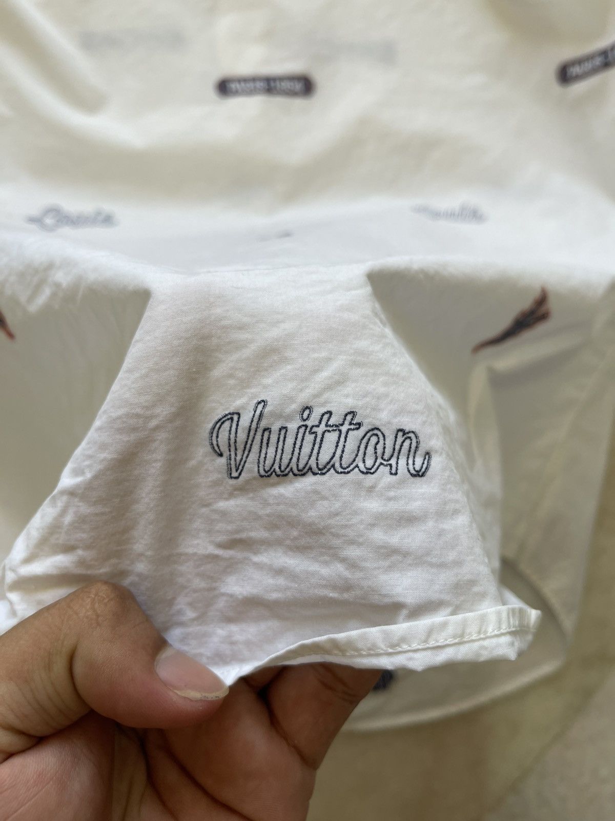 Louis Vuitton 2018 Louis Vuitton Embrodery Logo Button Up Size US M / EU 48-50 / 2 - 9 Thumbnail