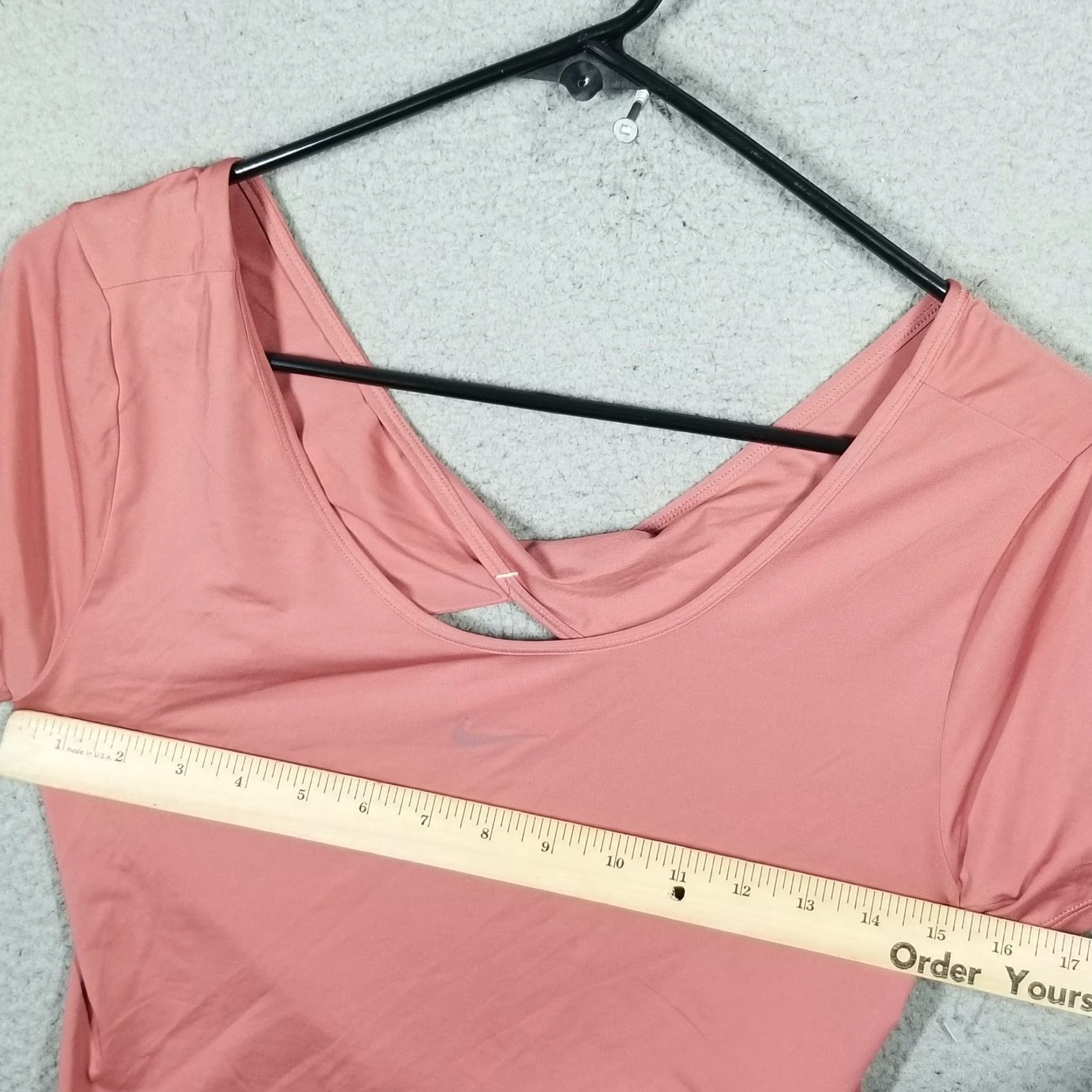 Nike Nike One Classic Dri-FIT Short-Sleeve Cropped Twist Top FN2851-634 Pink Size S Size S / US 4 / IT 40 - 7 Thumbnail