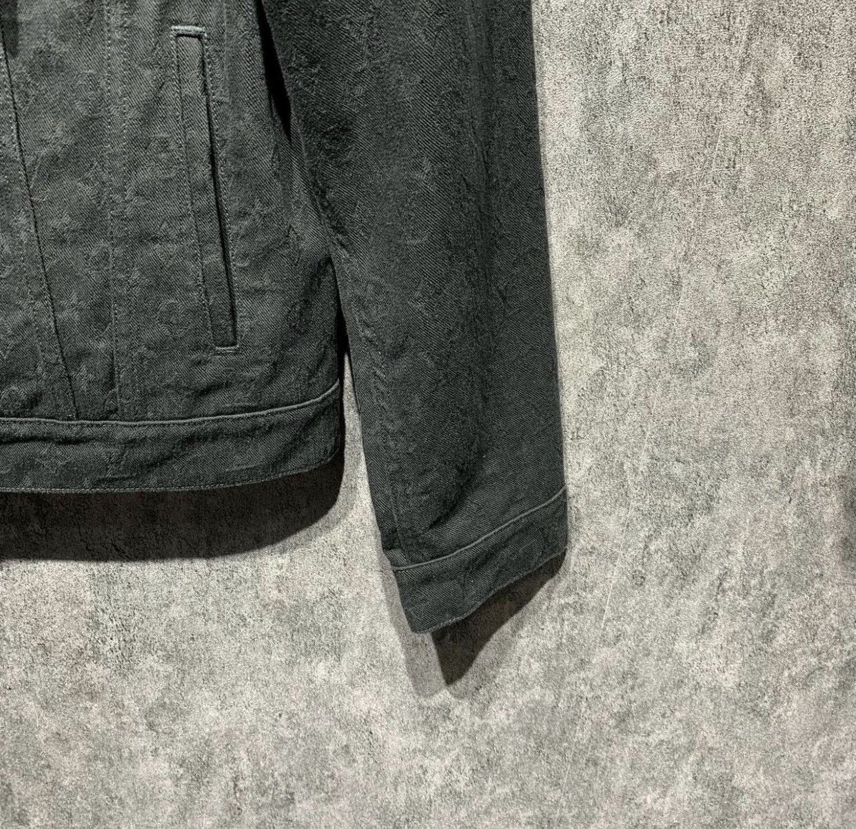 Louis Vuitton LOUIS VUITTON Black dark patterned vintage denim jacket2412- Size US S / EU 44-46 / 1 - 6 Thumbnail