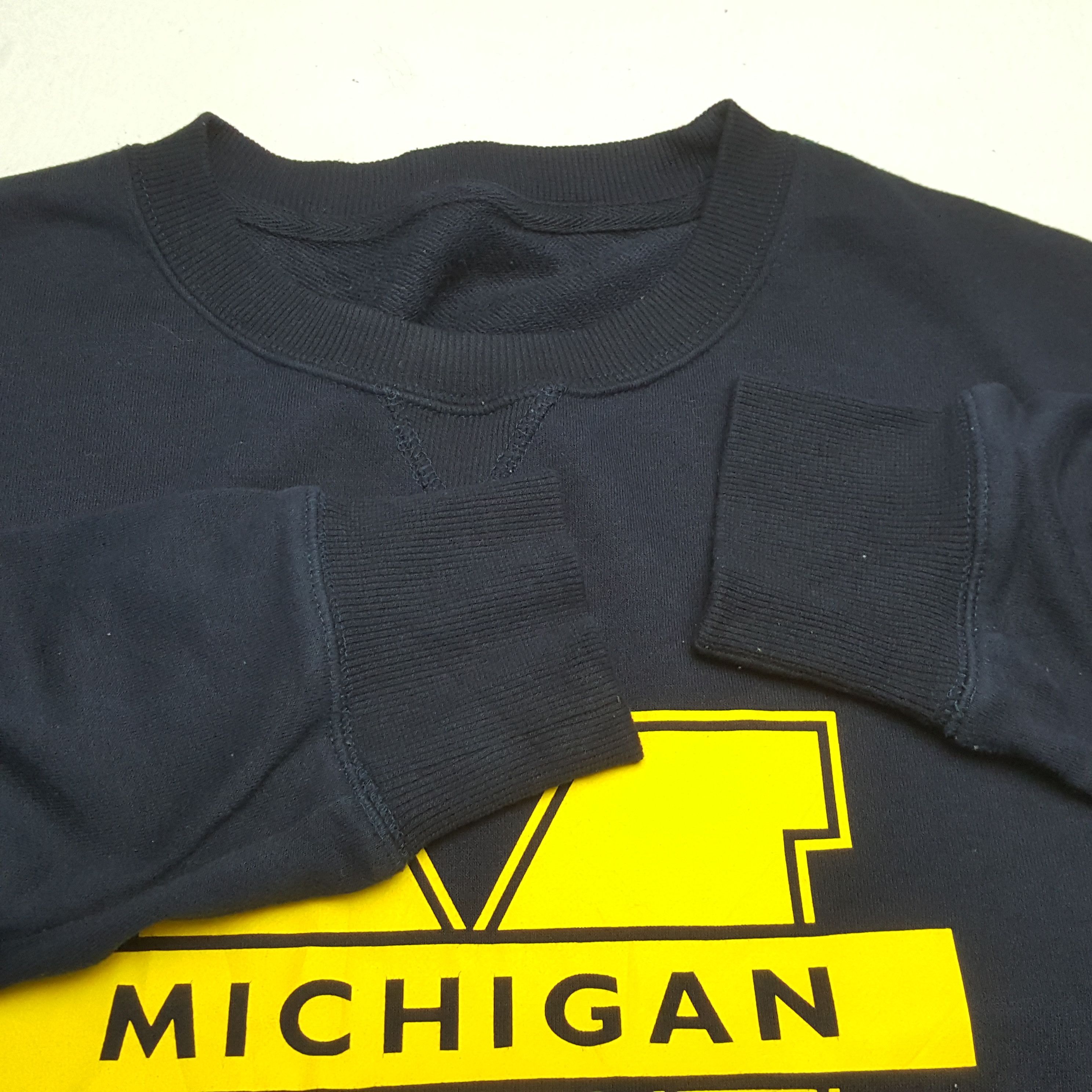 Vintage UNIVERSITY OF MICHIGAN Center Design Sweatshirt Size US M / EU 48-50 / 2 - 8 Thumbnail