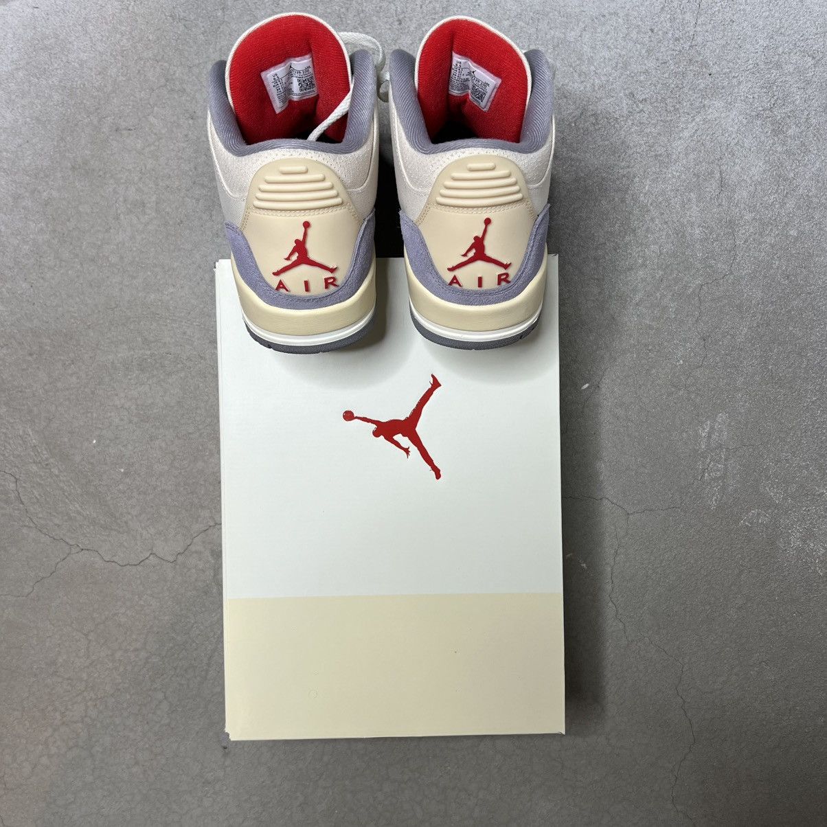 Jordan Brand Nike Air Jordan 3 Retro Muslin 9.5 Size US 9.5 / EU 42-43 - 3 Thumbnail