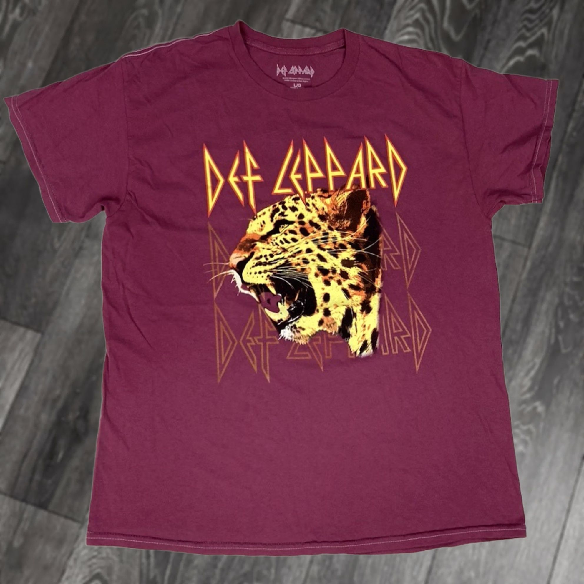 Vintage VINTAGE Def Leppard T-Shirt Men Large Short Sleeve Crew Neck Graphic Print Logo Cotton Red Band Music Merch Shirts Mens Size US L / EU 52-54 / 3 - 1 Thumbnail
