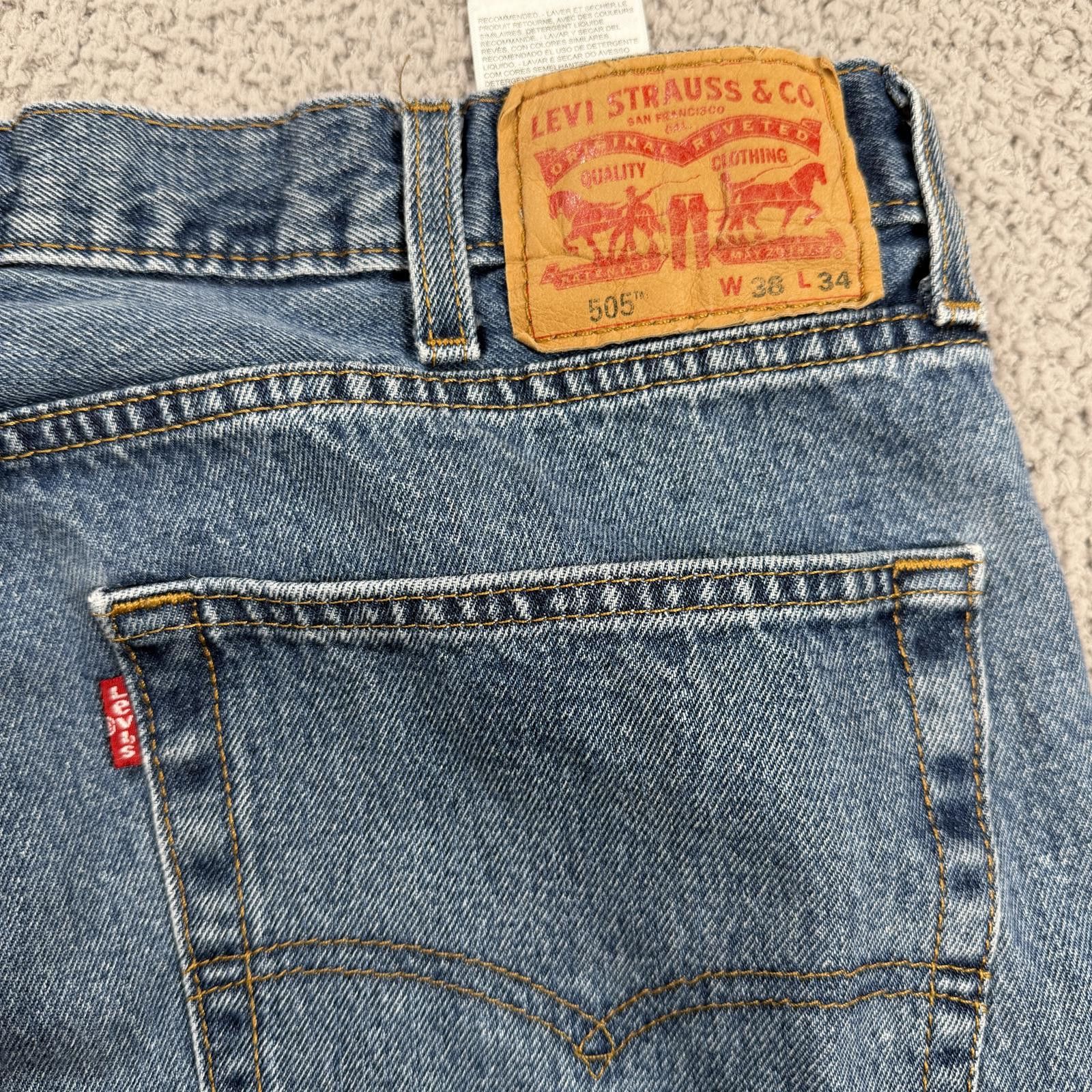 Levi's Levis 505 Jeans Mens 38x34 Blue Straight Leg Medium Wash Size US 38 / EU 54 - 5 Thumbnail