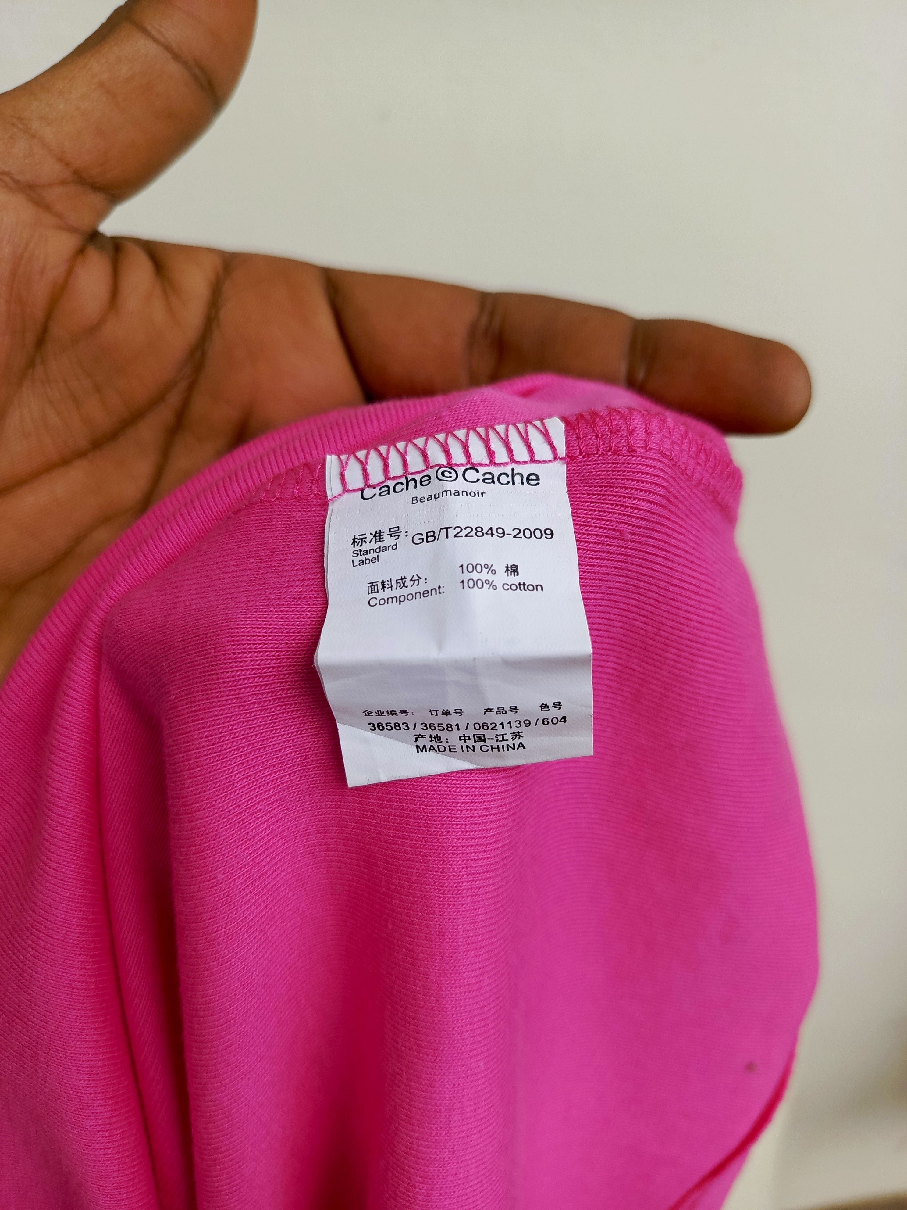 Japanese Brand Y2K Cache Pink Graphic Tee Bandana Paisley V-Neck Top Size M / US 6-8 / IT 42-44 - 7 Thumbnail