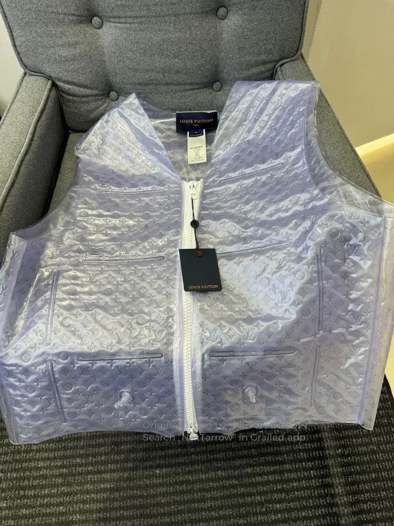 Louis Vuitton Louis Vuitton Inflatable transparent vest Size US M / EU 48-50 / 2 - 1 Thumbnail