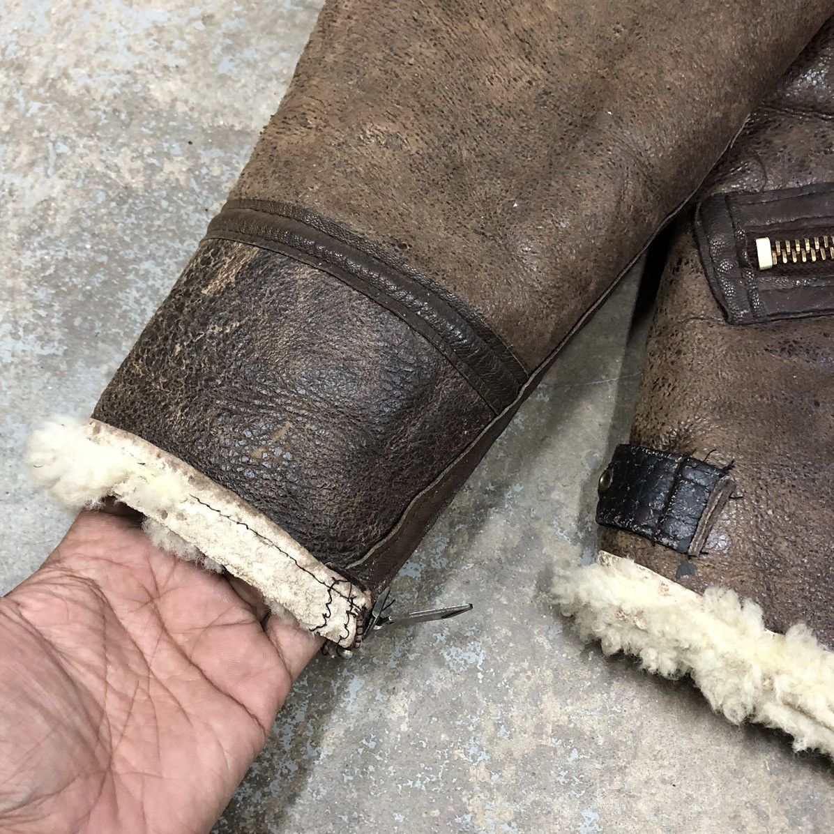 Avirex VTG Avirex THRASHED US Army Air Force Sheepskin B3 Jacket 🇺🇸 Size US M / EU 48-50 / 2 - 7 Thumbnail