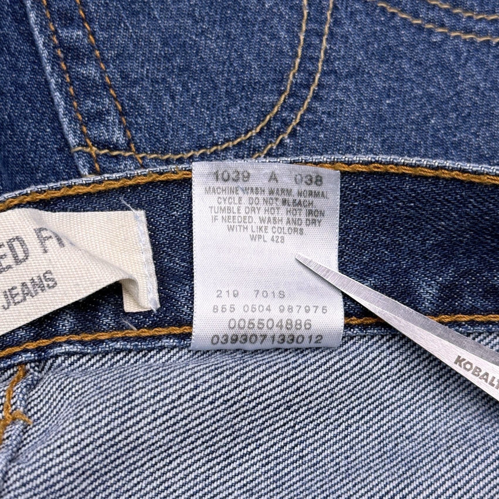 Levi's VINTAGE Levi's 550 Jeans Mens 36x29 Relaxed Tapered Mid Rise Blue Denim 5-Pocket Zipper Zip Belt Loops NWT Size US 36 / EU 52 - 7 Thumbnail