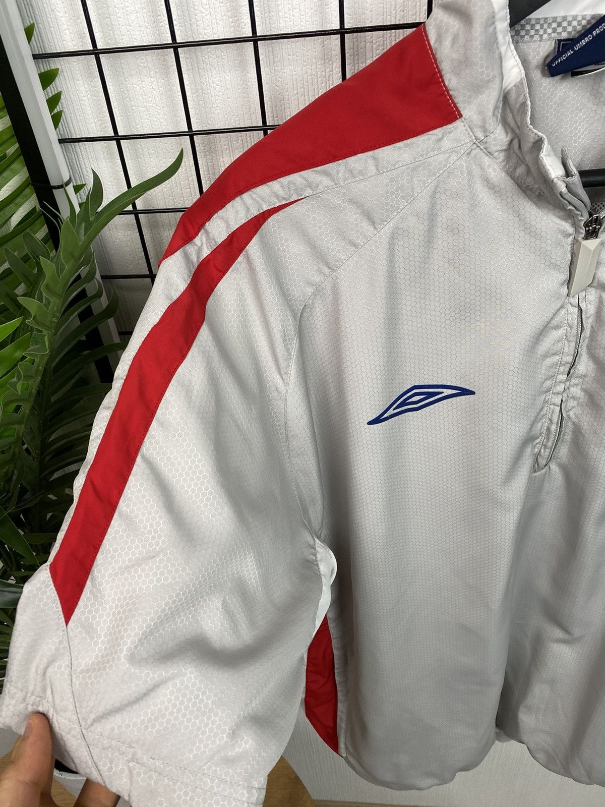 Umbro England Umbro soccer team training jersey L size football Size US L / EU 52-54 / 3 - 13 Thumbnail