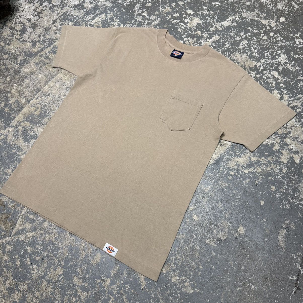 Dickies Vintage Dickies Tan Beige Blank 90s Single Stitch Pocket Tee Size US L / EU 52-54 / 3 - 2 Thumbnail