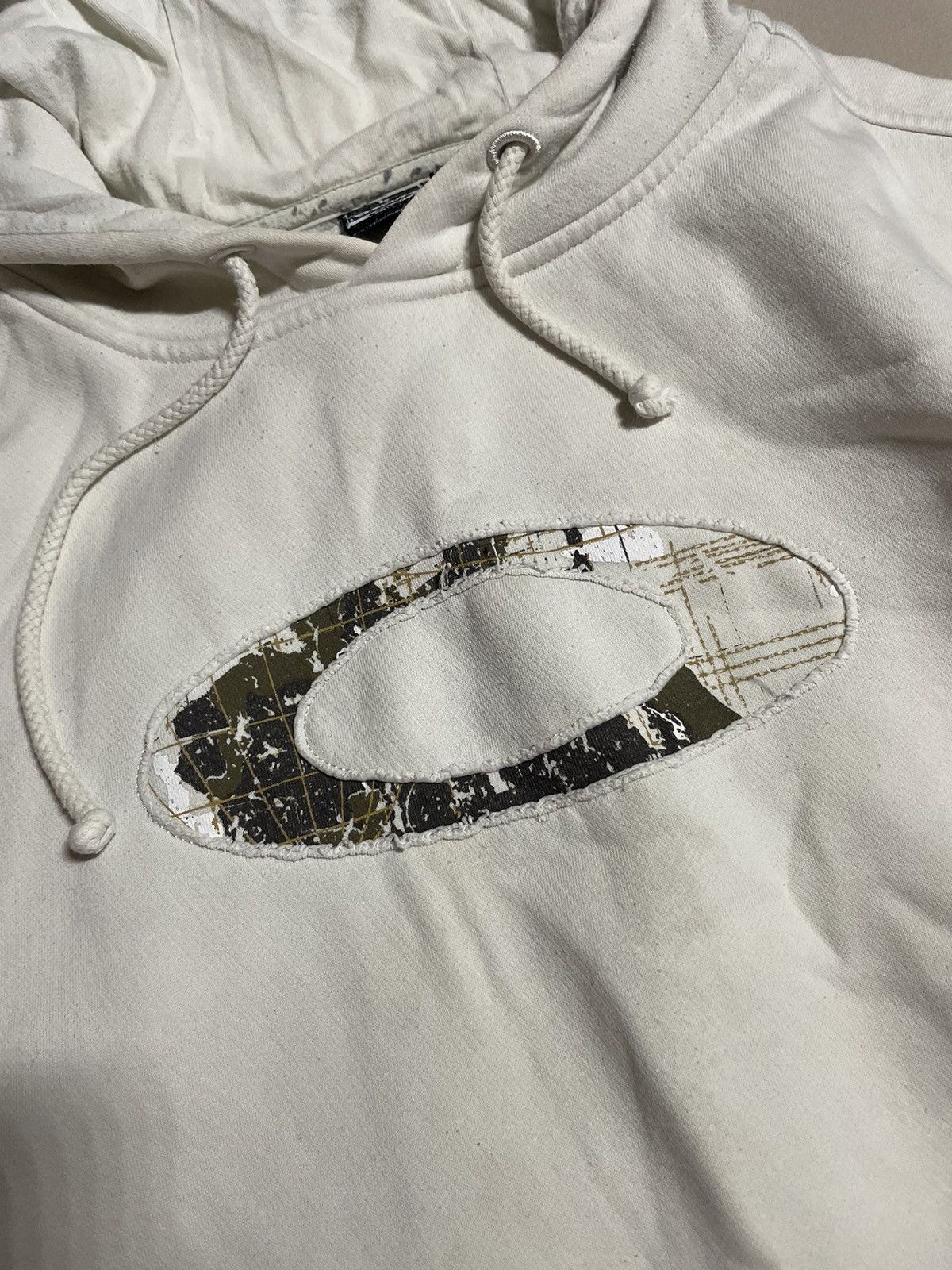 Oakley Vintage Oakley big logo distressed hoodie Size US L / EU 52-54 / 3 - 2 Thumbnail