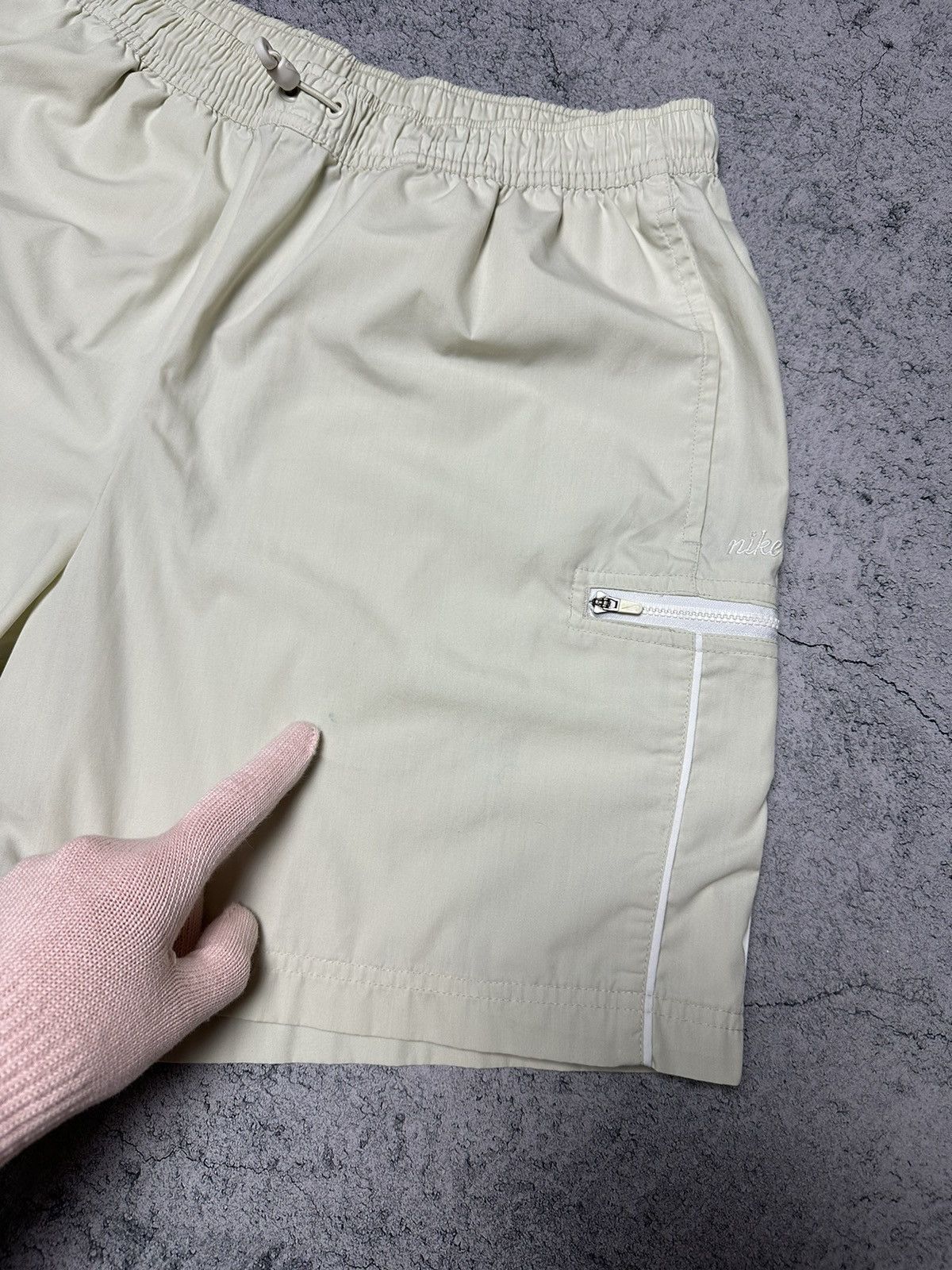 Vintage Vintage Nike Swoosh Logo Shorts Size L Y2k Size US 32 / EU 48 - 11 Thumbnail