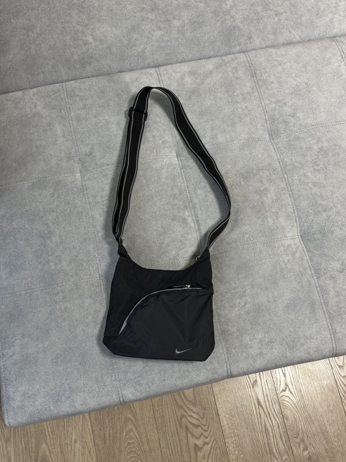 Nike Swoosh Crossbody Messenger Hand Bag Y2K Retro in Black, Men's