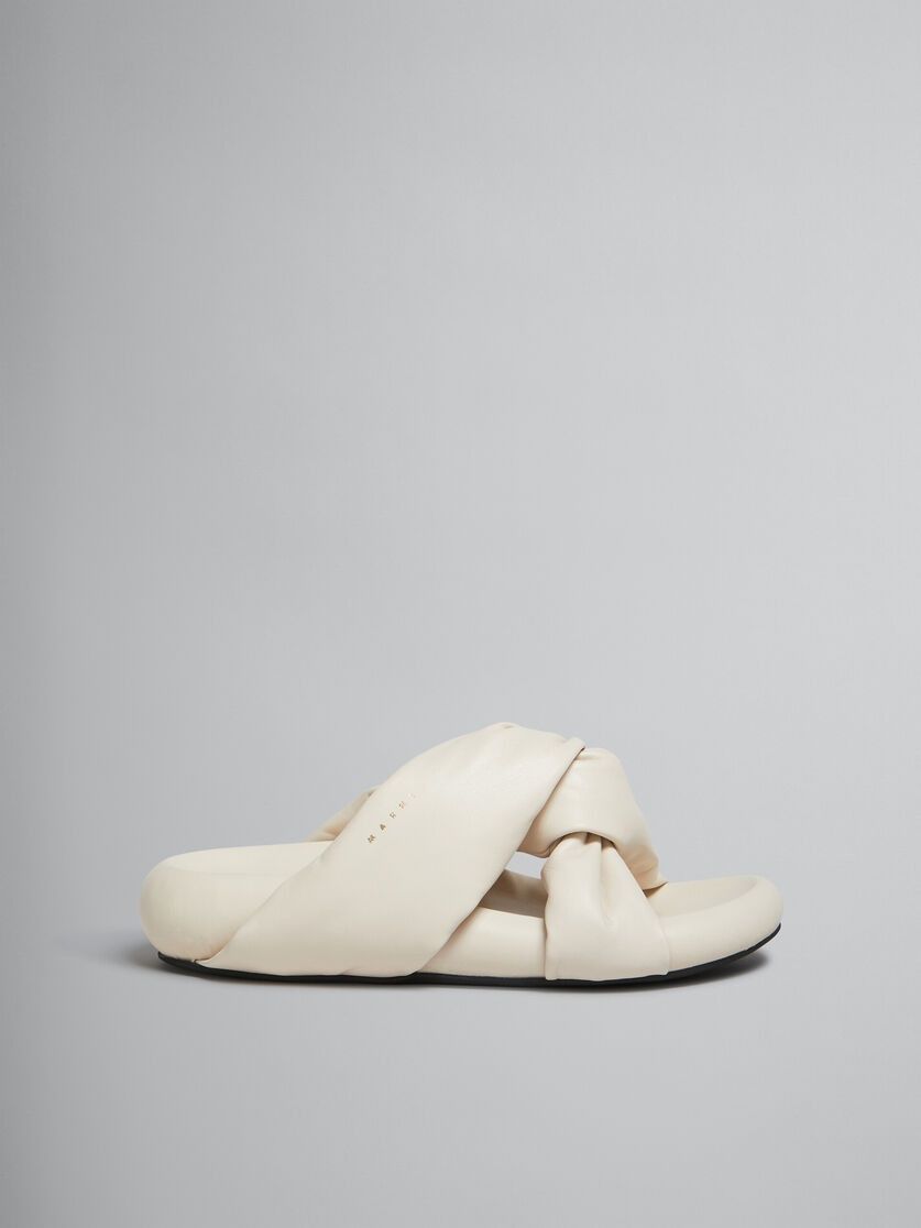 oc11z0525 Twisted Leather Bubble Sandal in White