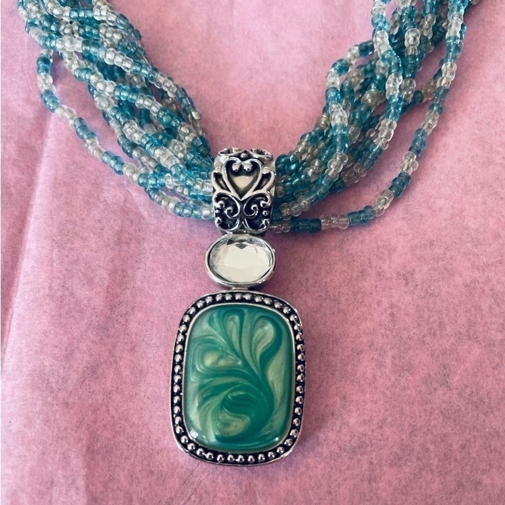Other Beaded Lia Sophia Necklace EUC Size ONE SIZE - 2 Thumbnail