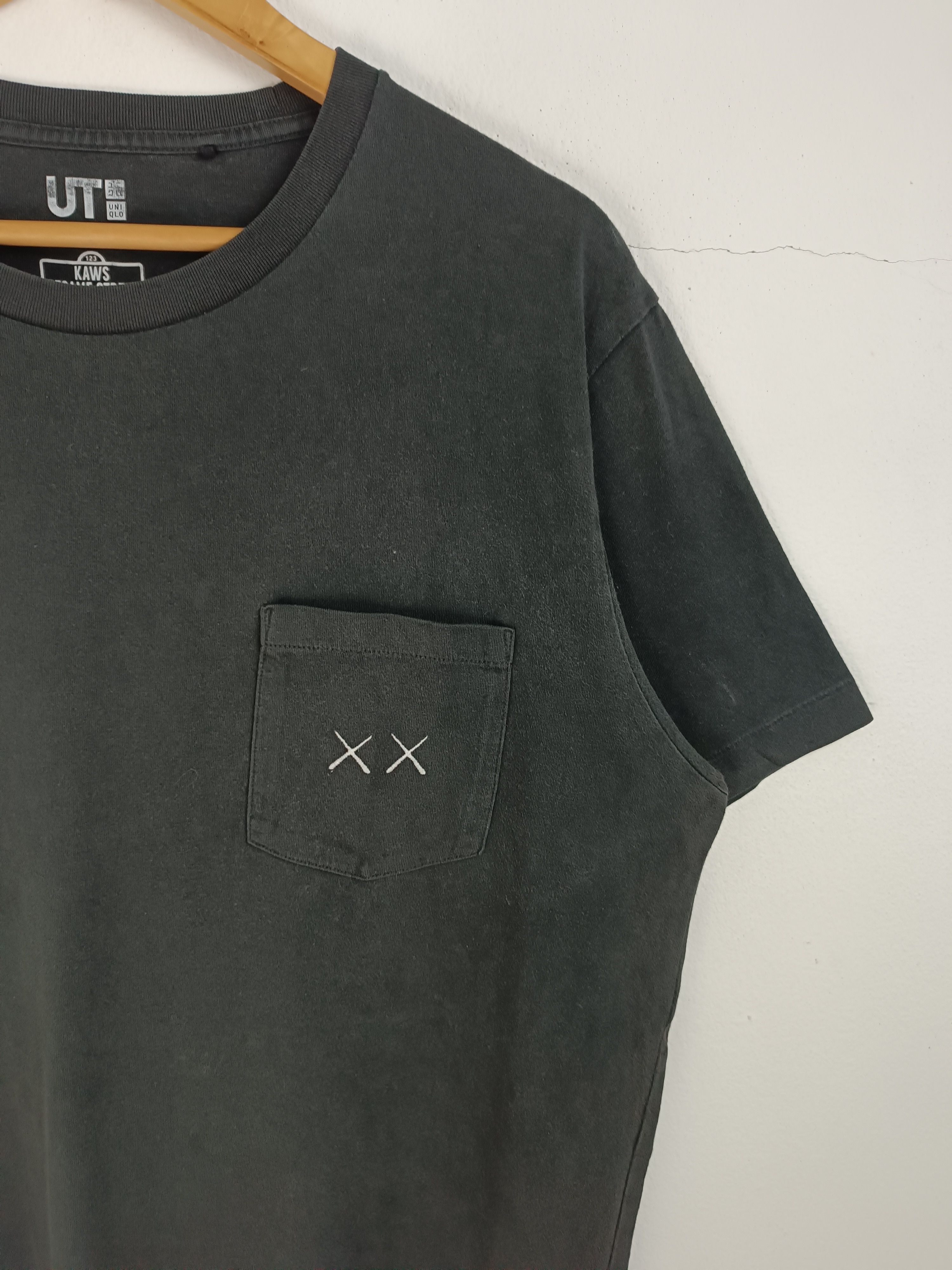 Kaws VINTAGE FADED KAWS X SESAME STREET POCKET TEE VERY RARE Size US L / EU 52-54 / 3 - 7 Thumbnail