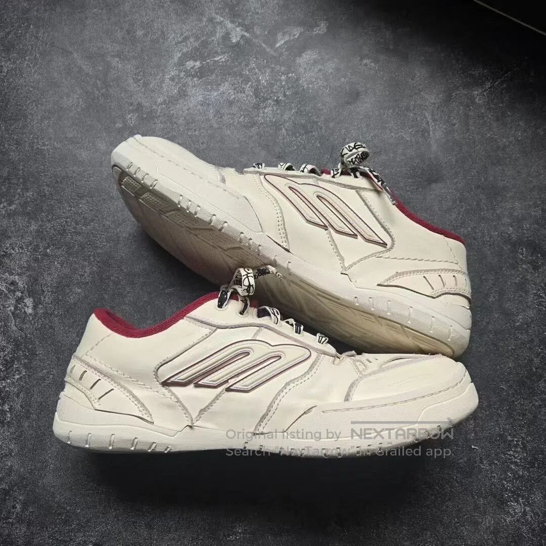 balenciaga hamptons white and red sneakers.