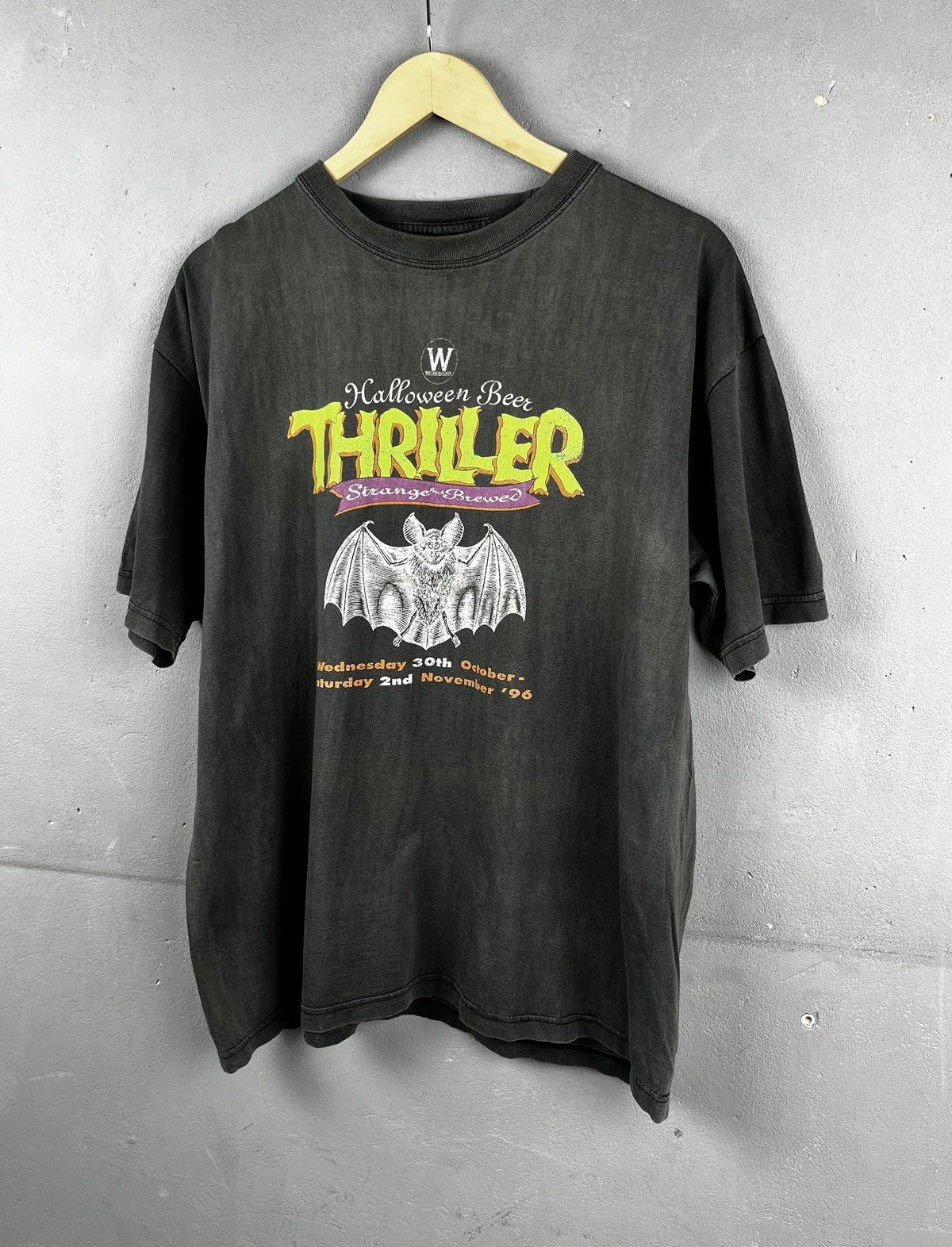 Band Tees Thriller t shirt vintage Size US XL / EU 56 / 4 - 1 Thumbnail