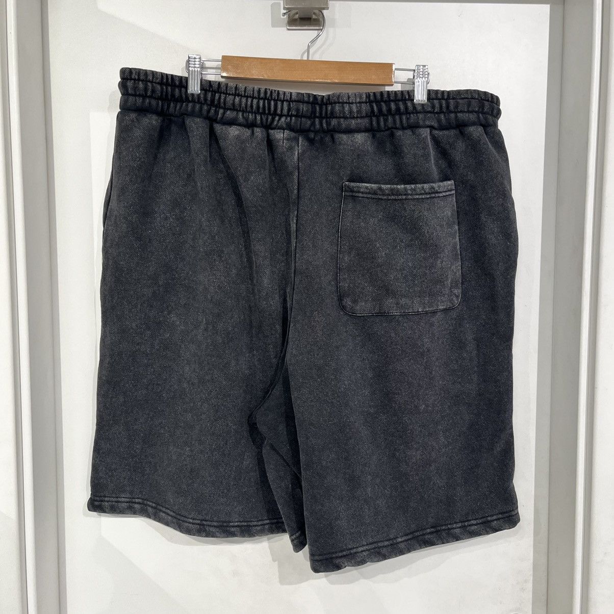Fashion Nova Shorts Washed Black Size US 36 / EU 52 - 2 Thumbnail