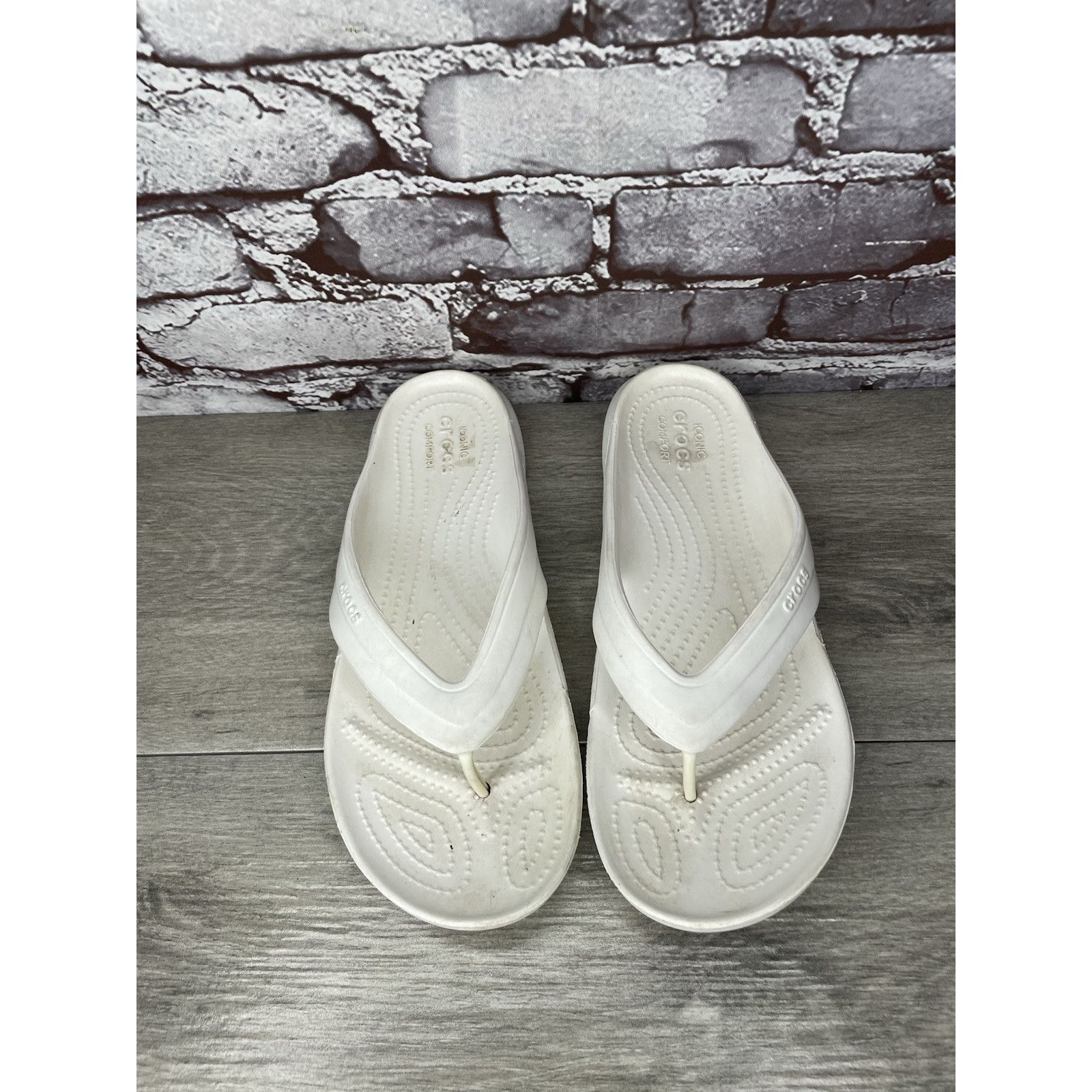 Crocs Crocs Iconic Comfort White Rubber Classic Thong Sandals Wome Size US 10 / IT 40 - 2 Thumbnail