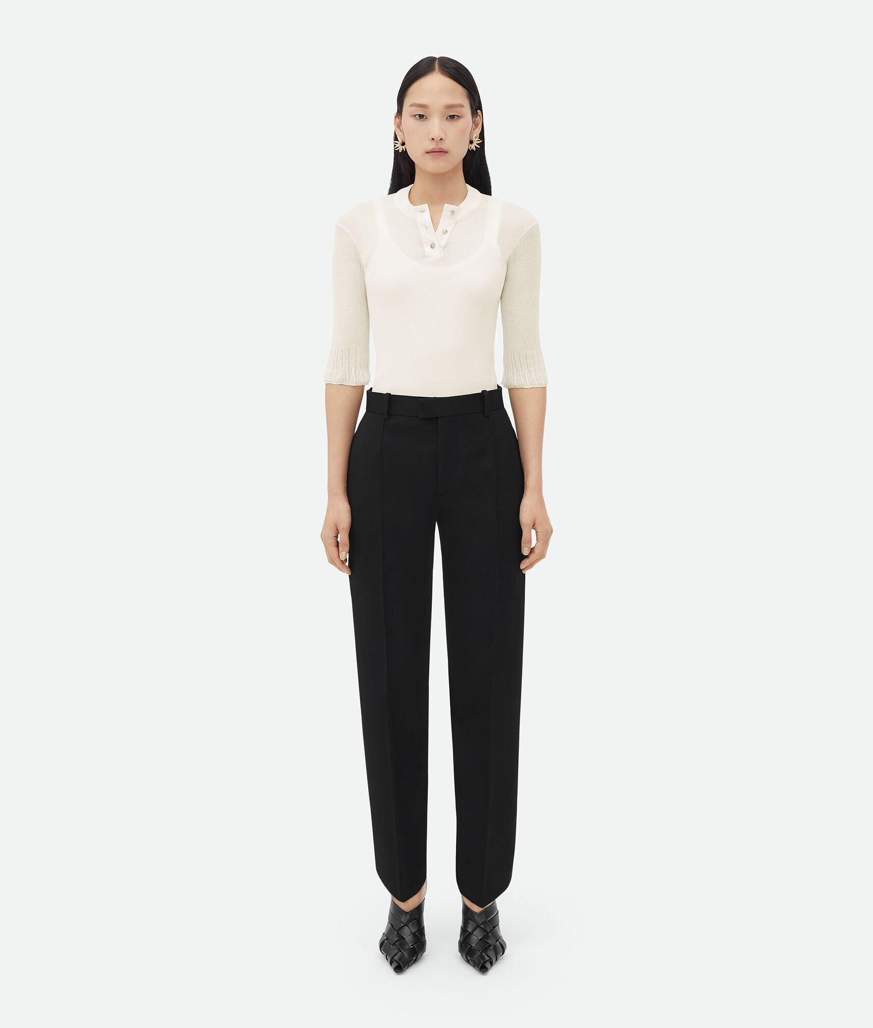 Bottega Veneta o1n1vont1224 Curved Shape Wool Trousers in Black Size 26" / US 2 / IT 38 - 1 Thumbnail