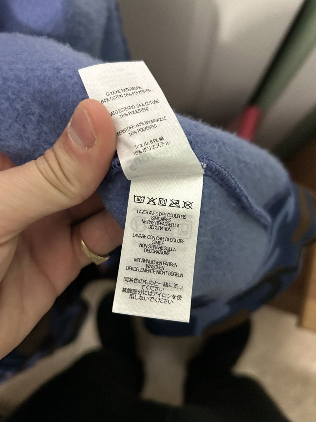 Supreme Supreme small box logo Blue camo brand new!! Size Large Size US L / EU 52-54 / 3 - 9 Thumbnail