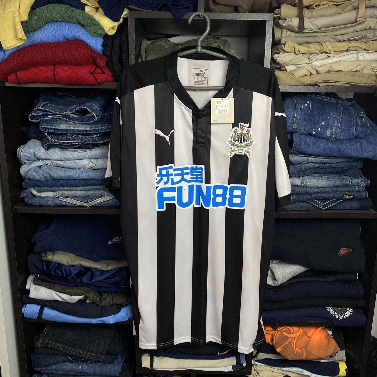 Puma Mens Puma Newcastle United Big Logo home soccer jersey Size US XL / EU 56 / 4 - 1 Thumbnail