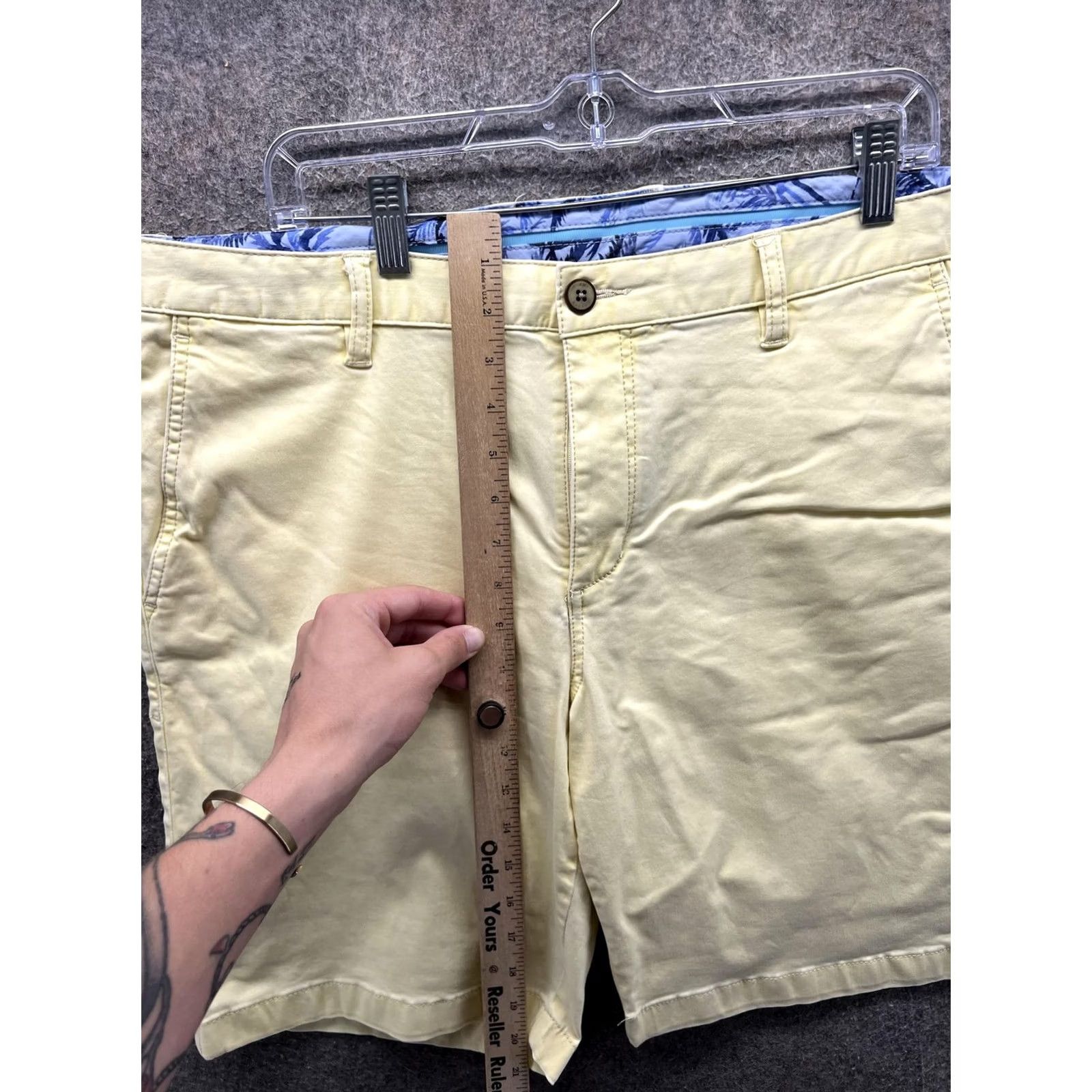 Tommy Bahama Tommy Bahama Shorts Mens 36 Yellow Chino Flat Front 9 Inseam Casual Summer Mens Size US 36 / EU 52 - 5 Thumbnail