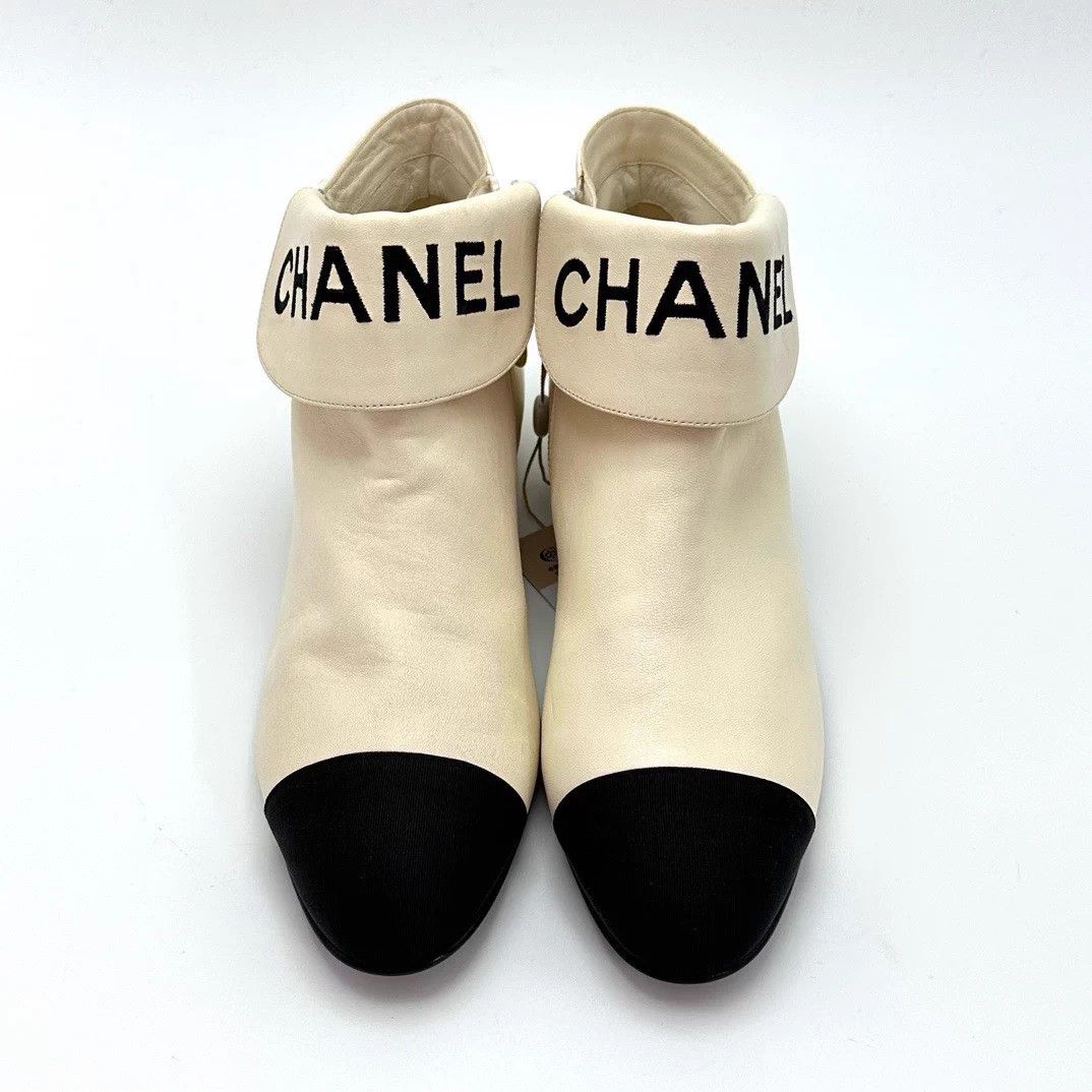 Chanel CHANEL color blocked letter-embroidered short boots 39 Size US 8 / IT 38 - 2 Thumbnail