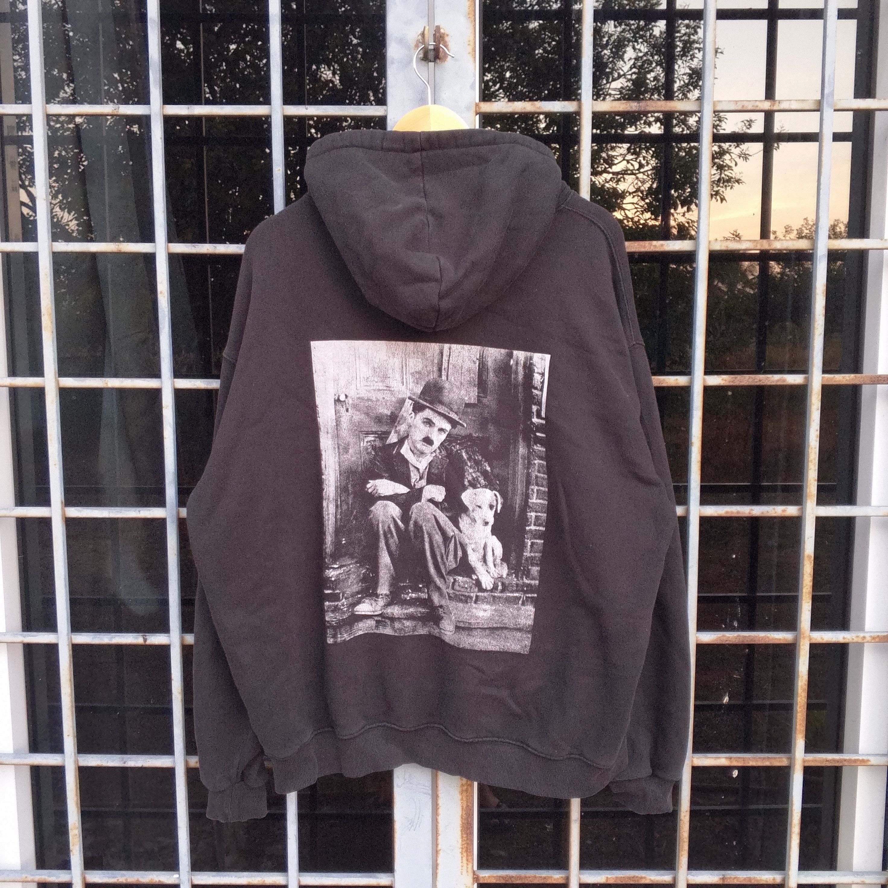 Vintage Charlie Chaplin Potret A Dog's Life Boxy Cut Pullover Hoodie Size US XL / EU 56 / 4 - 1 Thumbnail