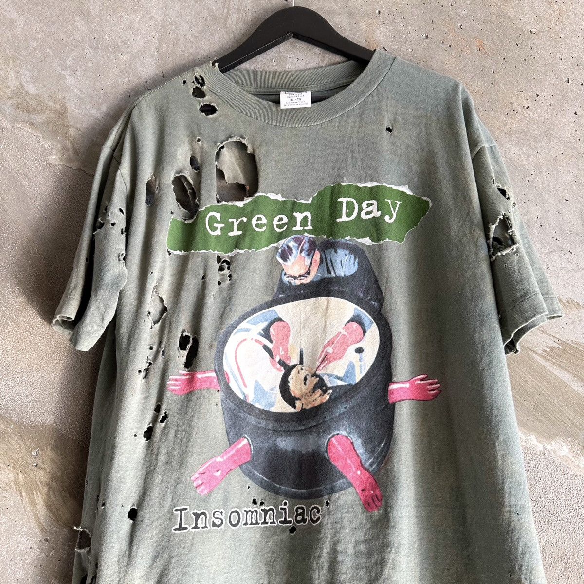 Band Tees 90’s THRASHED Green Day “INSOMNIAC” T-Shirt Size US XL / EU 56 / 4 - 2 Thumbnail