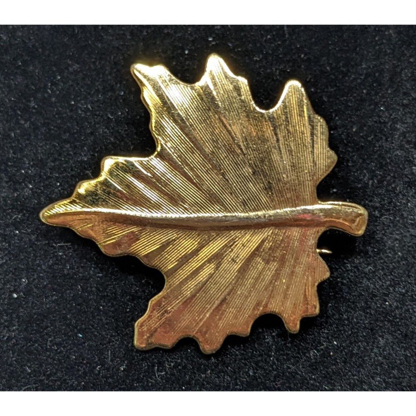 Other Vintage Maple Leaf Brooch Textured Gold Tone Size ONE SIZE - 3 Thumbnail
