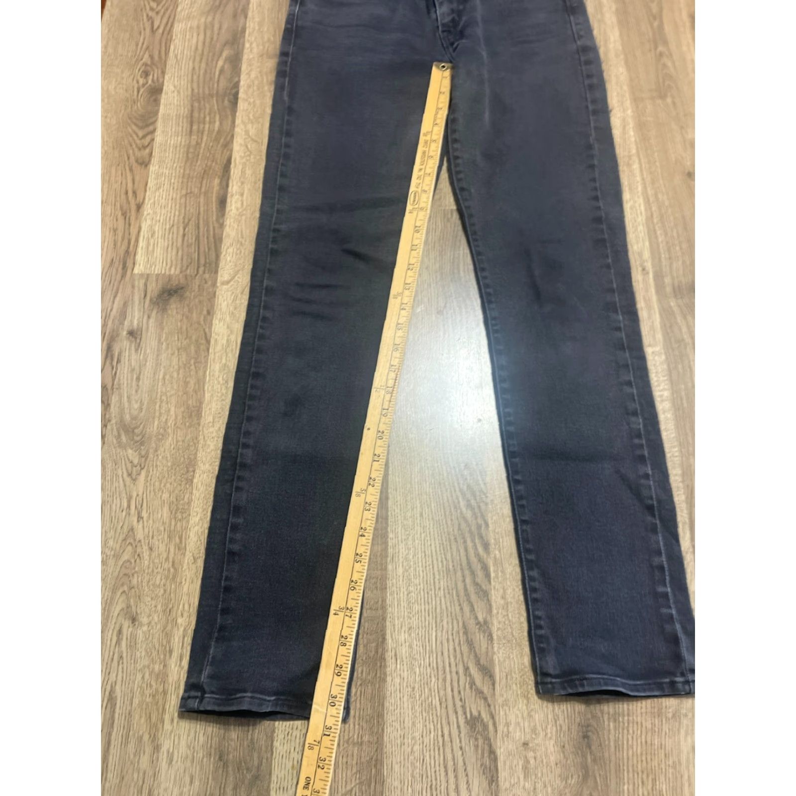 Levi's VINTAGE? No. Levi's Jeans, Women's Size 28, Black Denim Skinny Pockets Dark Wash, Regular, 30.5 in Inseam, 28 in Waist, Jeans, Women, X Size 28" / US 6 / IT 42 - 7 Thumbnail