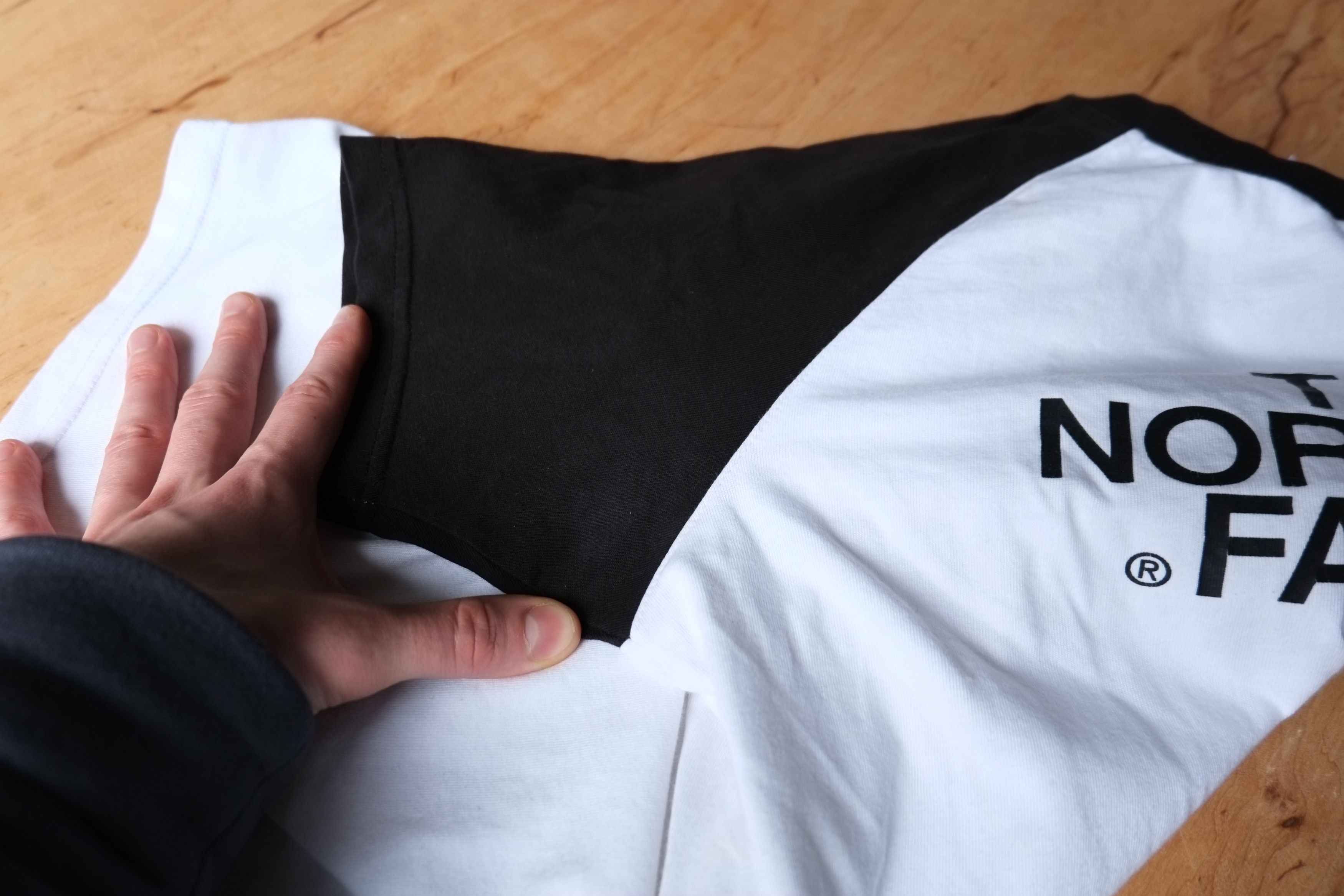 The North Face The North Face Big Logo Black/White Tshirt Size S vintage Size US S / EU 44-46 / 1 - 17 Thumbnail