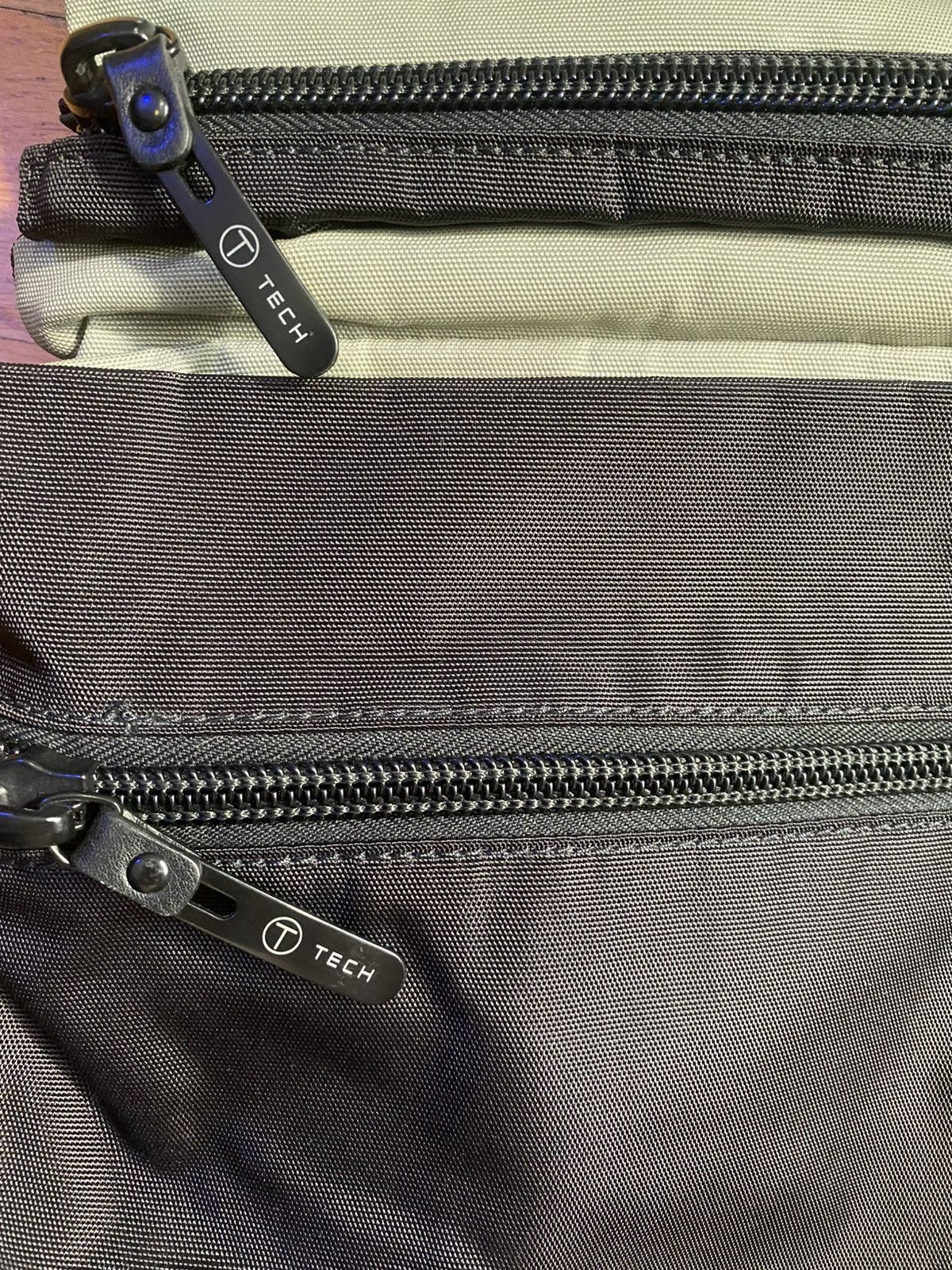 Tumi T-Tech by TUMI Grey Messenger Laptop Bag Size ONE SIZE - 4 Thumbnail