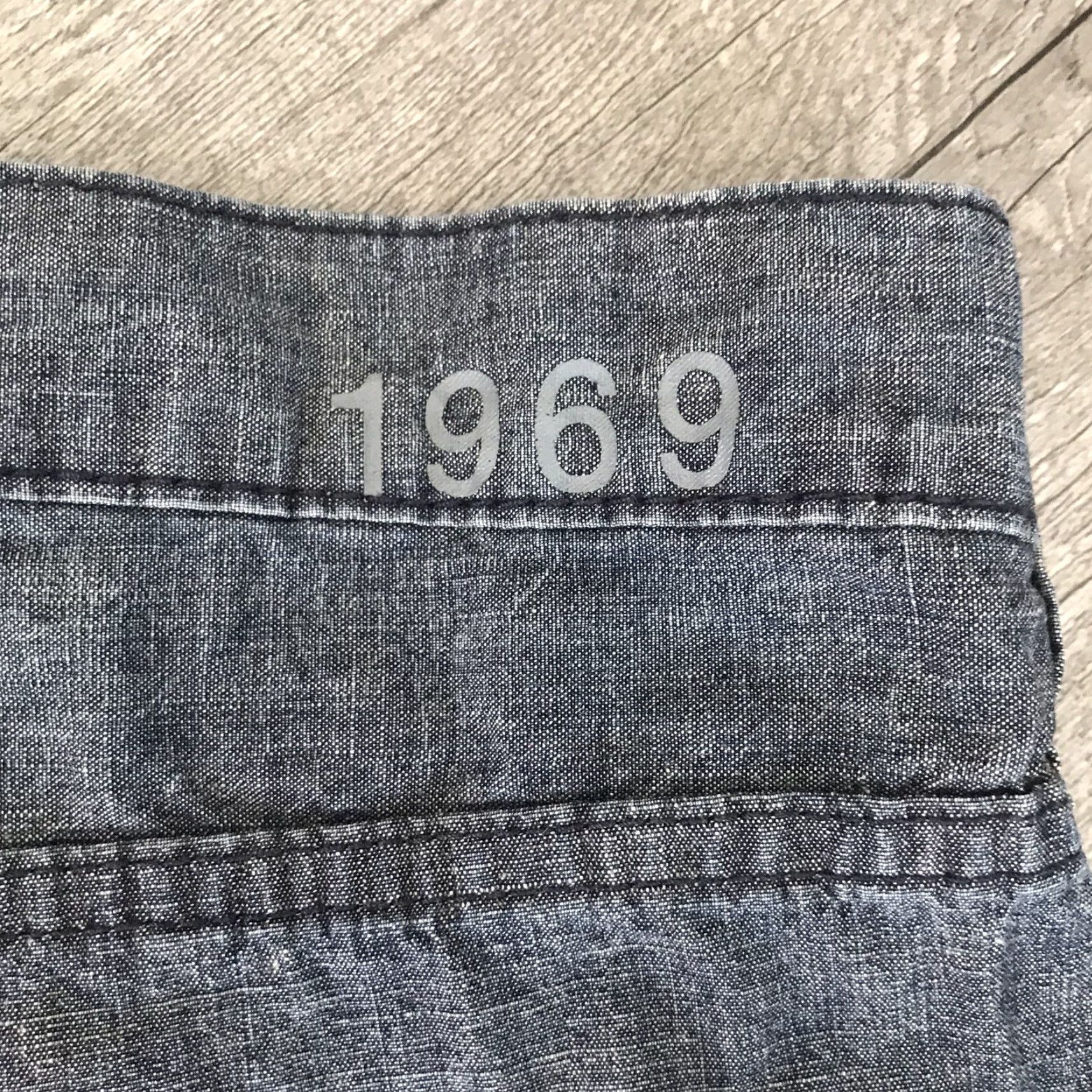 Gap GAP 1969 Shorts Mens Size 29 Lightweight Denim Straight Cuffed Bermuda Cotton Shorts Reg Mens Blue Slim? Size US 29 - 2 Thumbnail